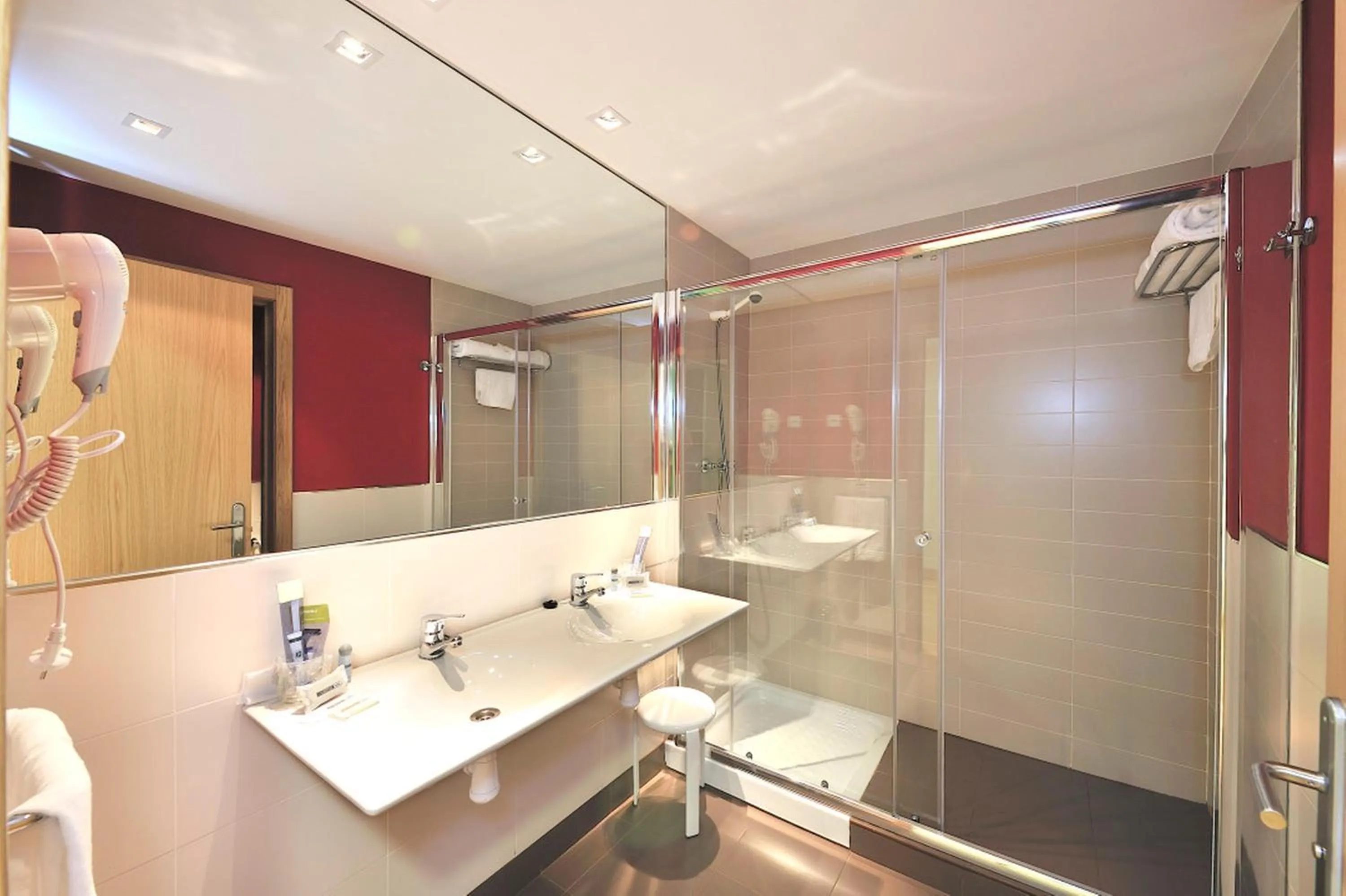 Bathroom in Hotel Naval Sestao