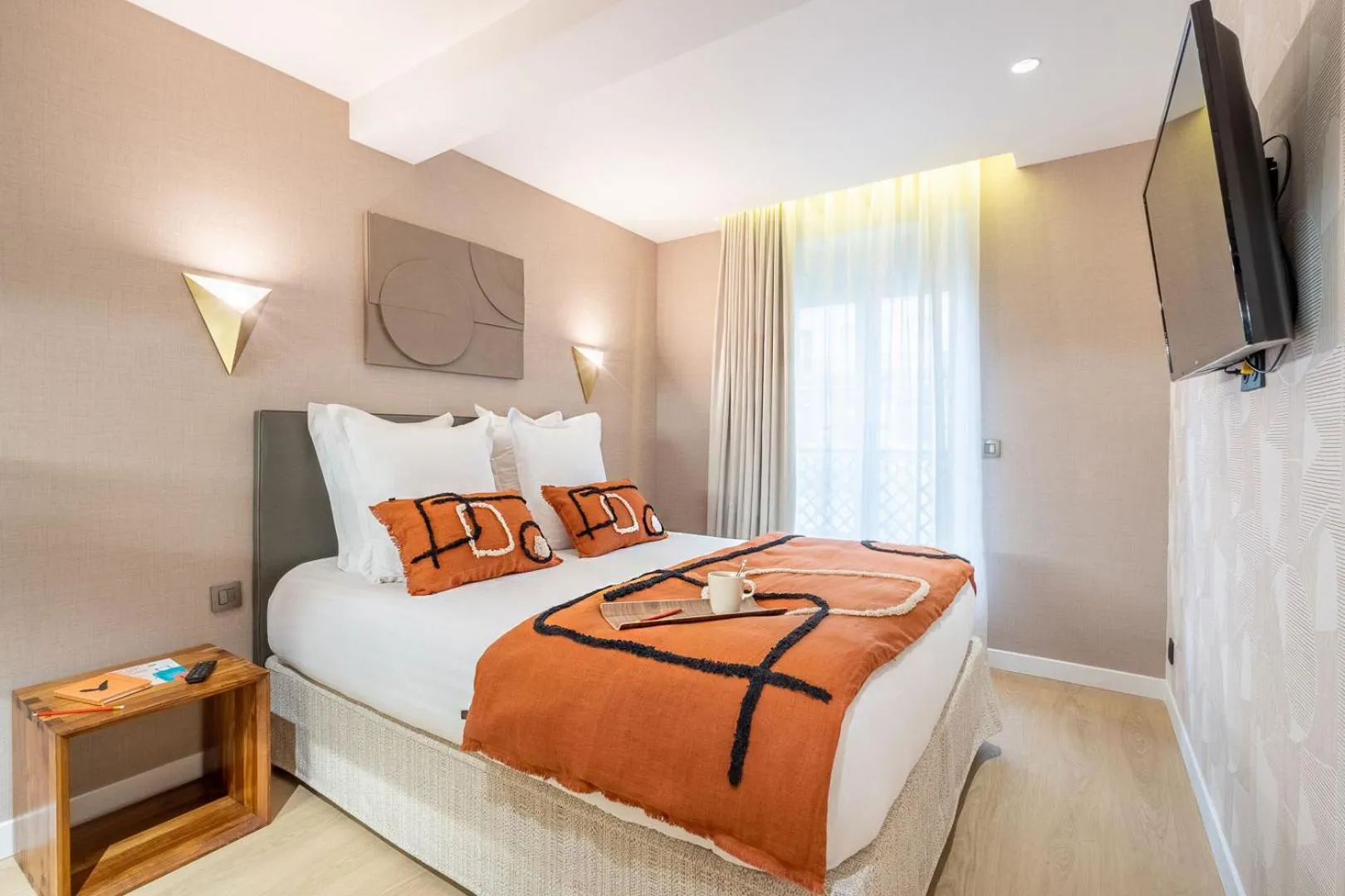 Decorative detail, Bed in Yuna Les Halles - Serviced Apartments