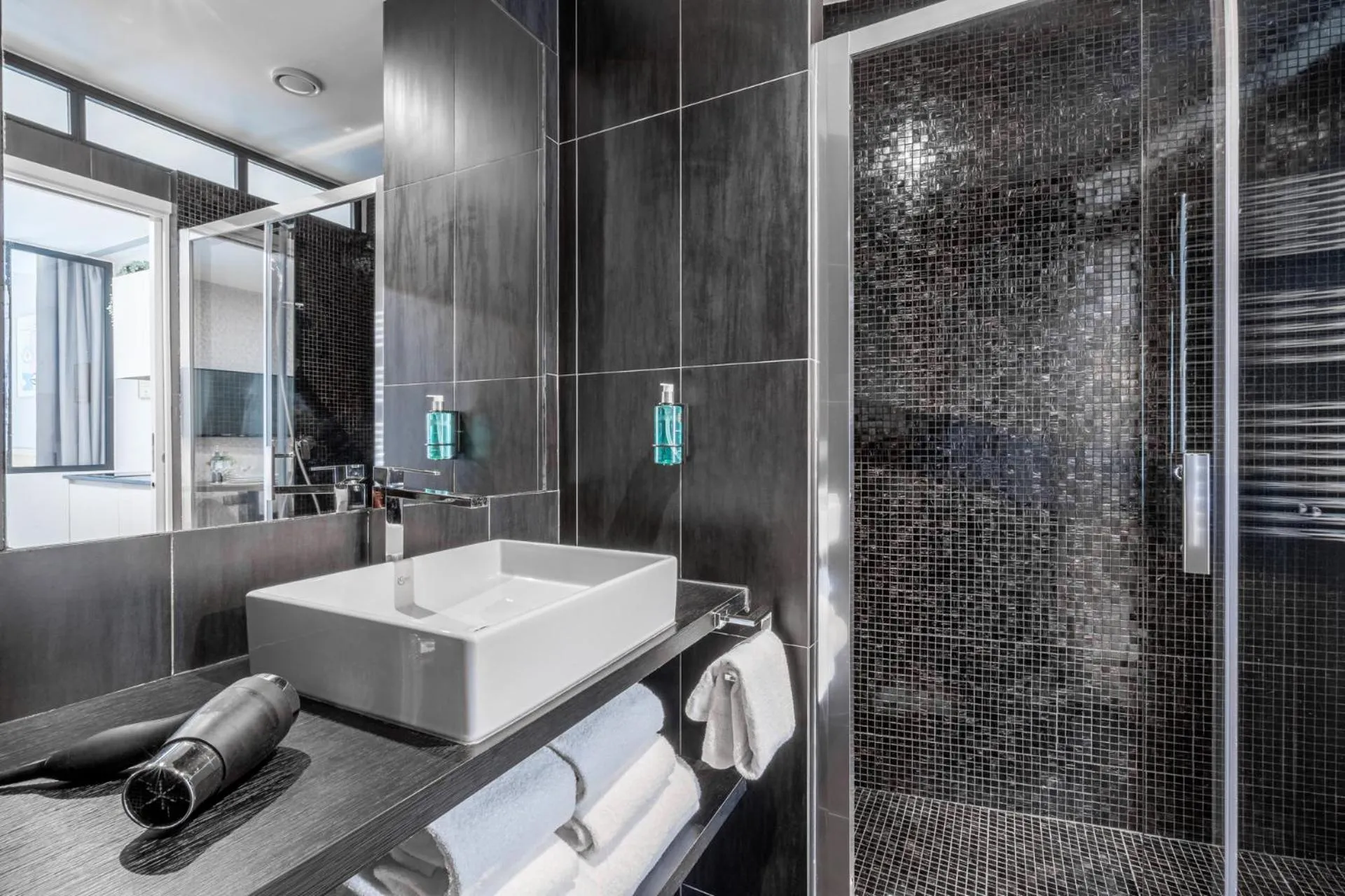 Shower in Yuna Les Halles - Serviced Apartments