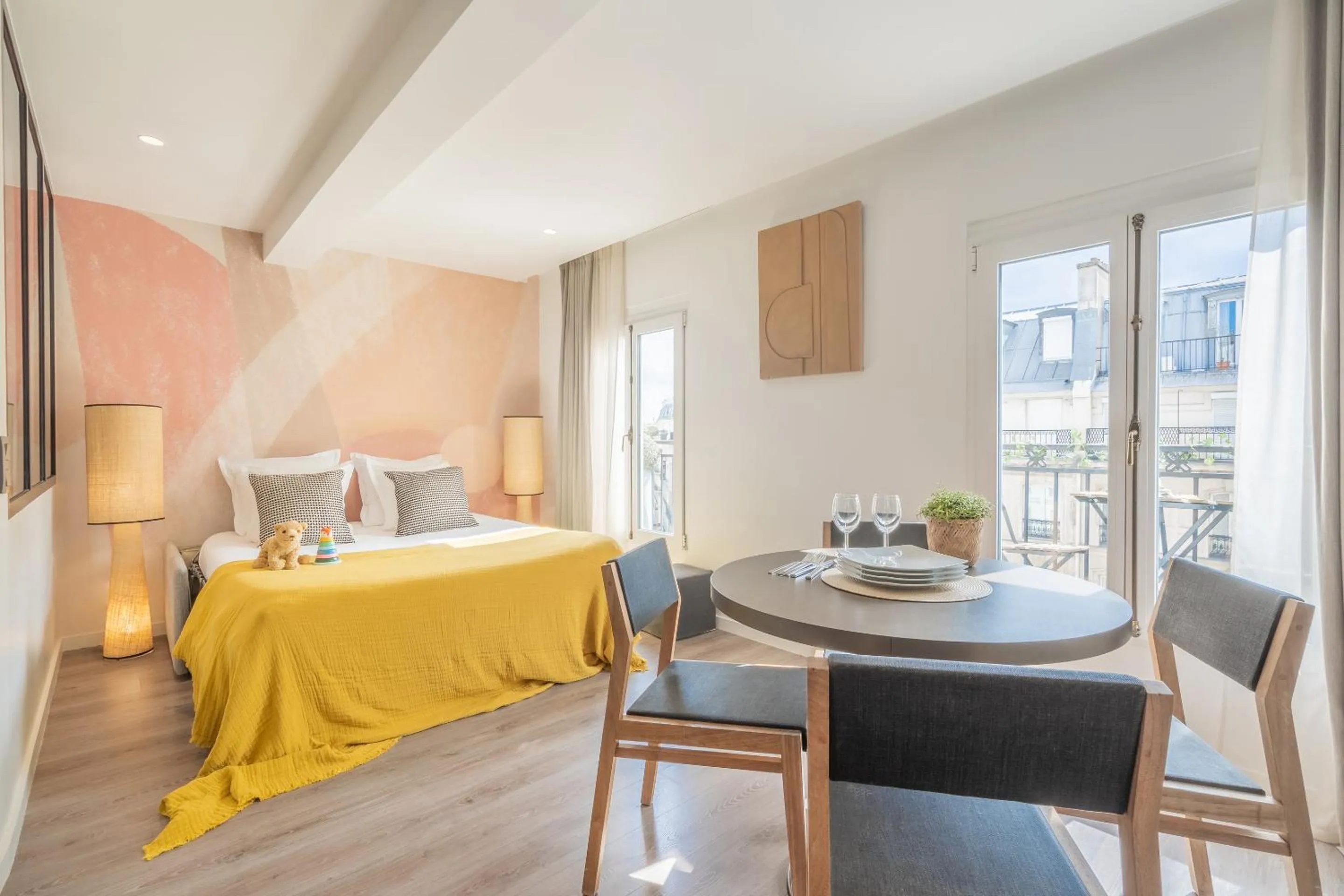 Living room, Bed in Yuna Les Halles - Serviced Apartments
