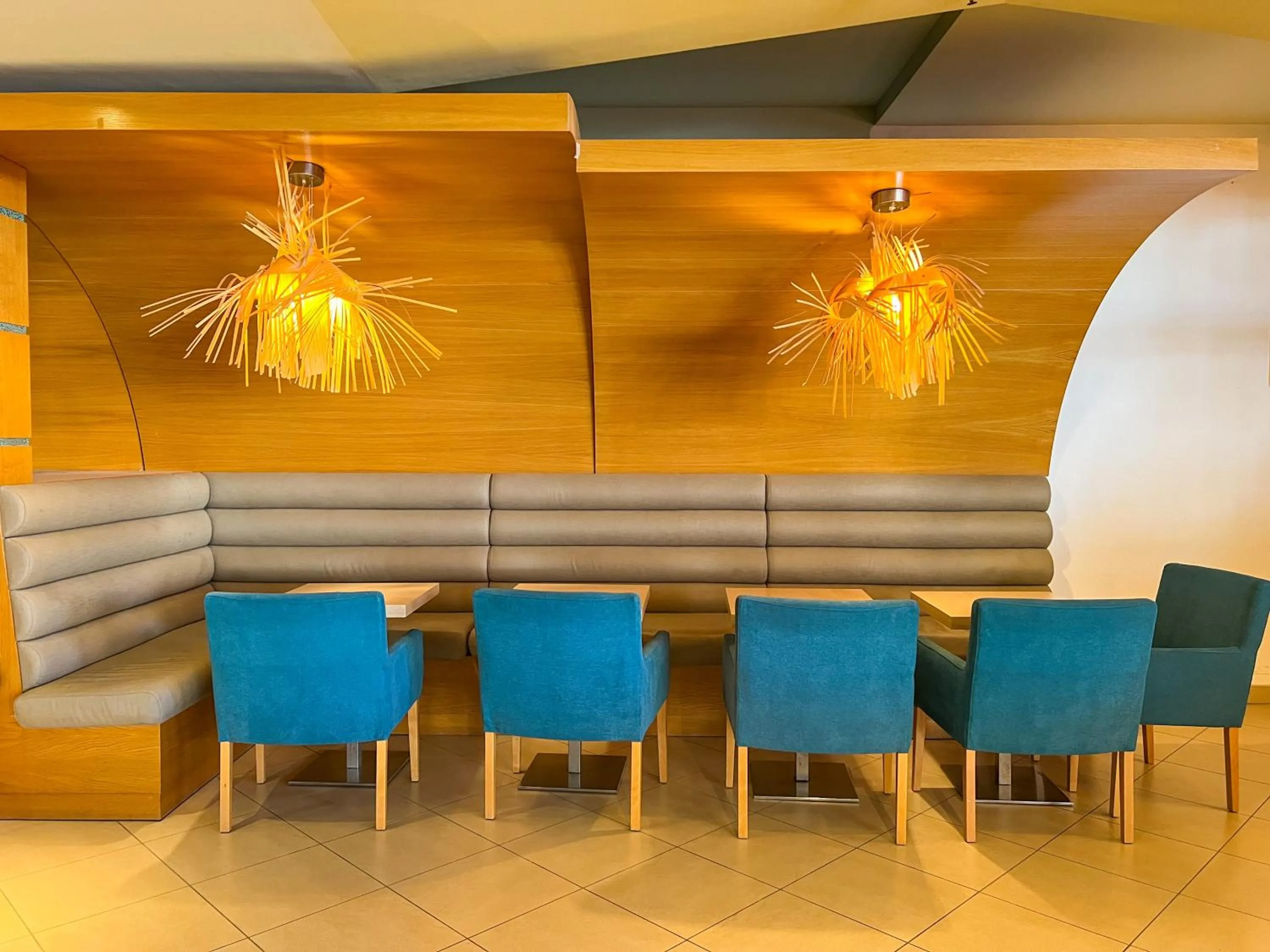 Restaurant/places to eat in Apartamentos Cordial Mogán Valle