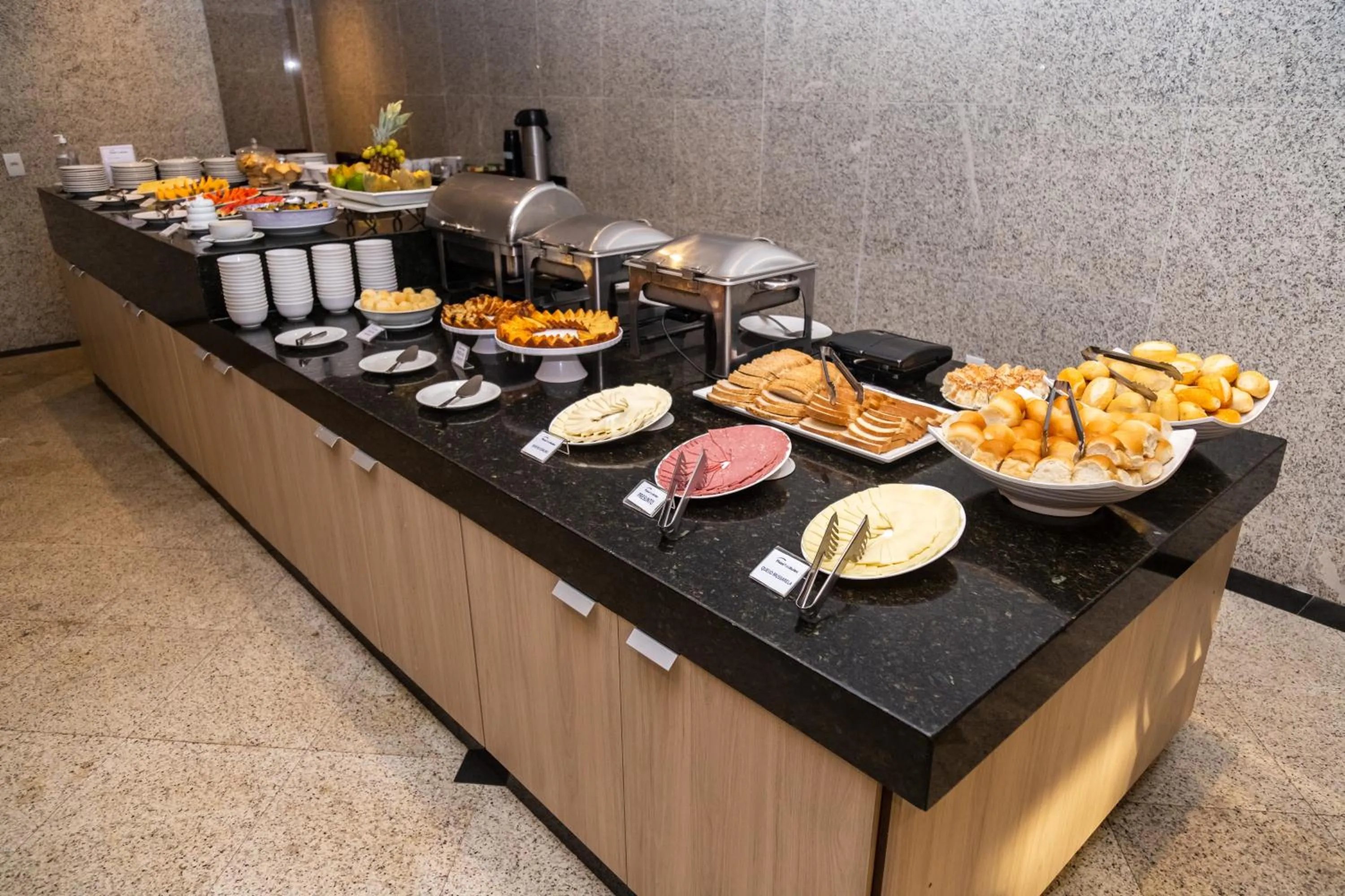 Food and drinks in Plaza Praia Suítes