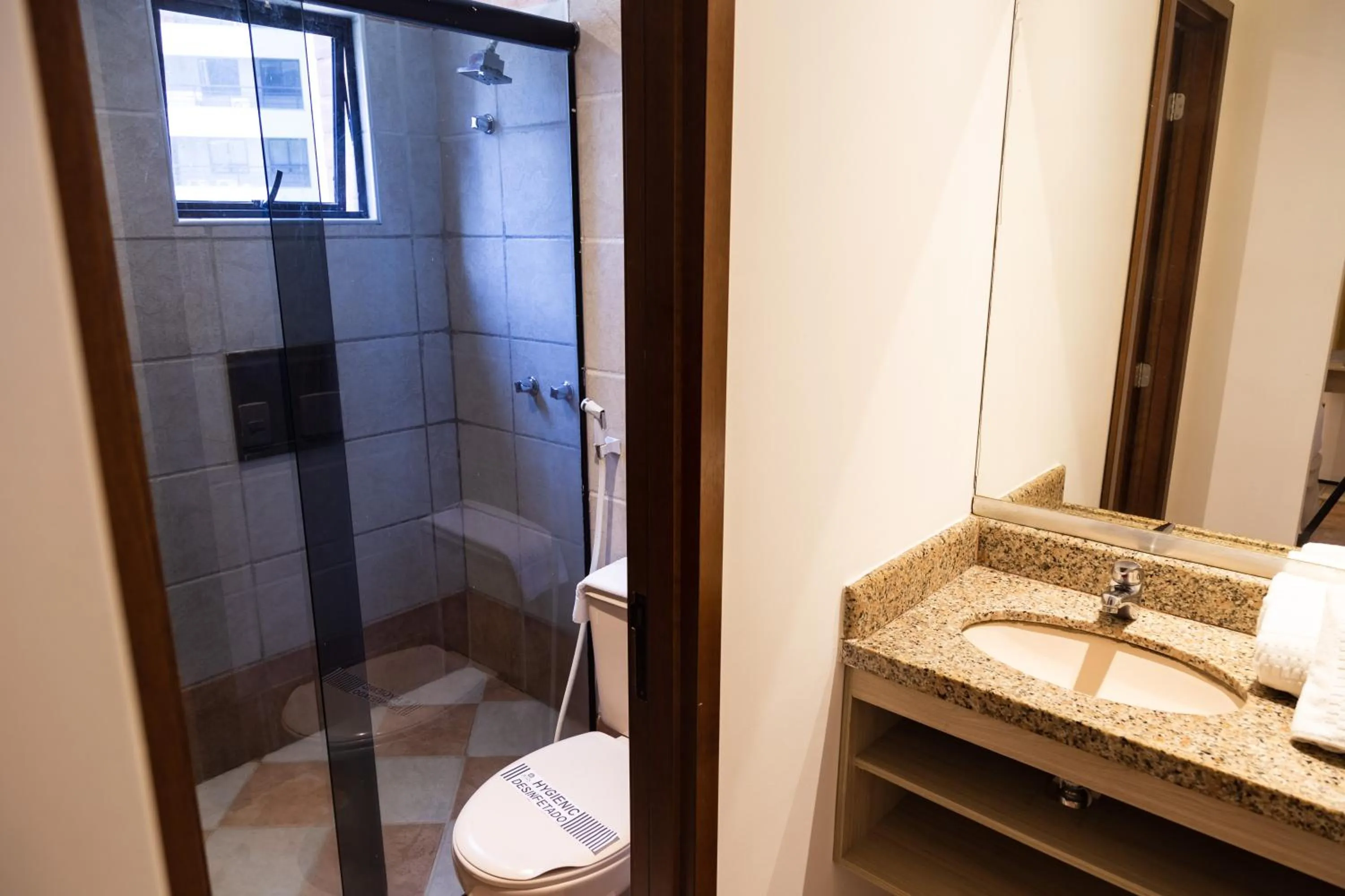 Bathroom in Plaza Praia Suítes