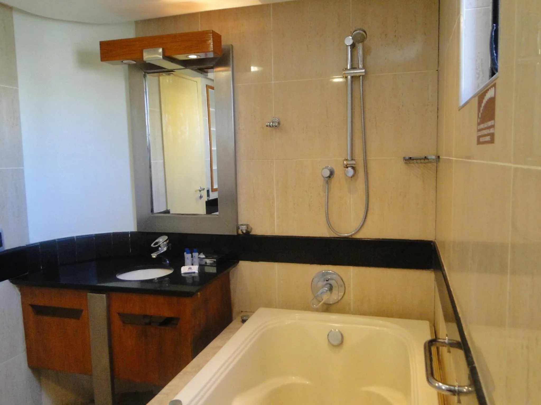 Bathroom in Plaza Praia Suítes