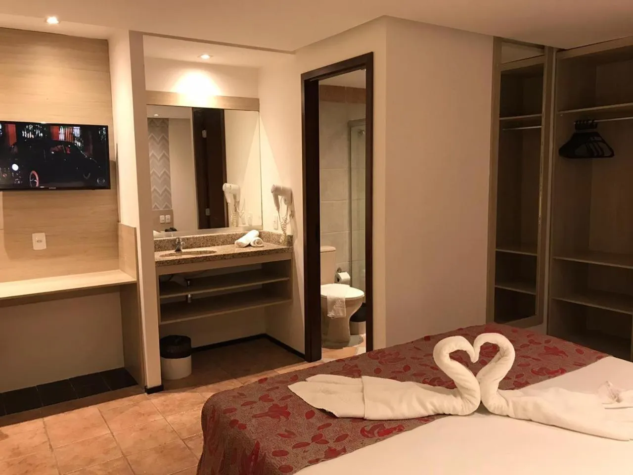 Photo of the whole room, Bed in Plaza Praia Suítes