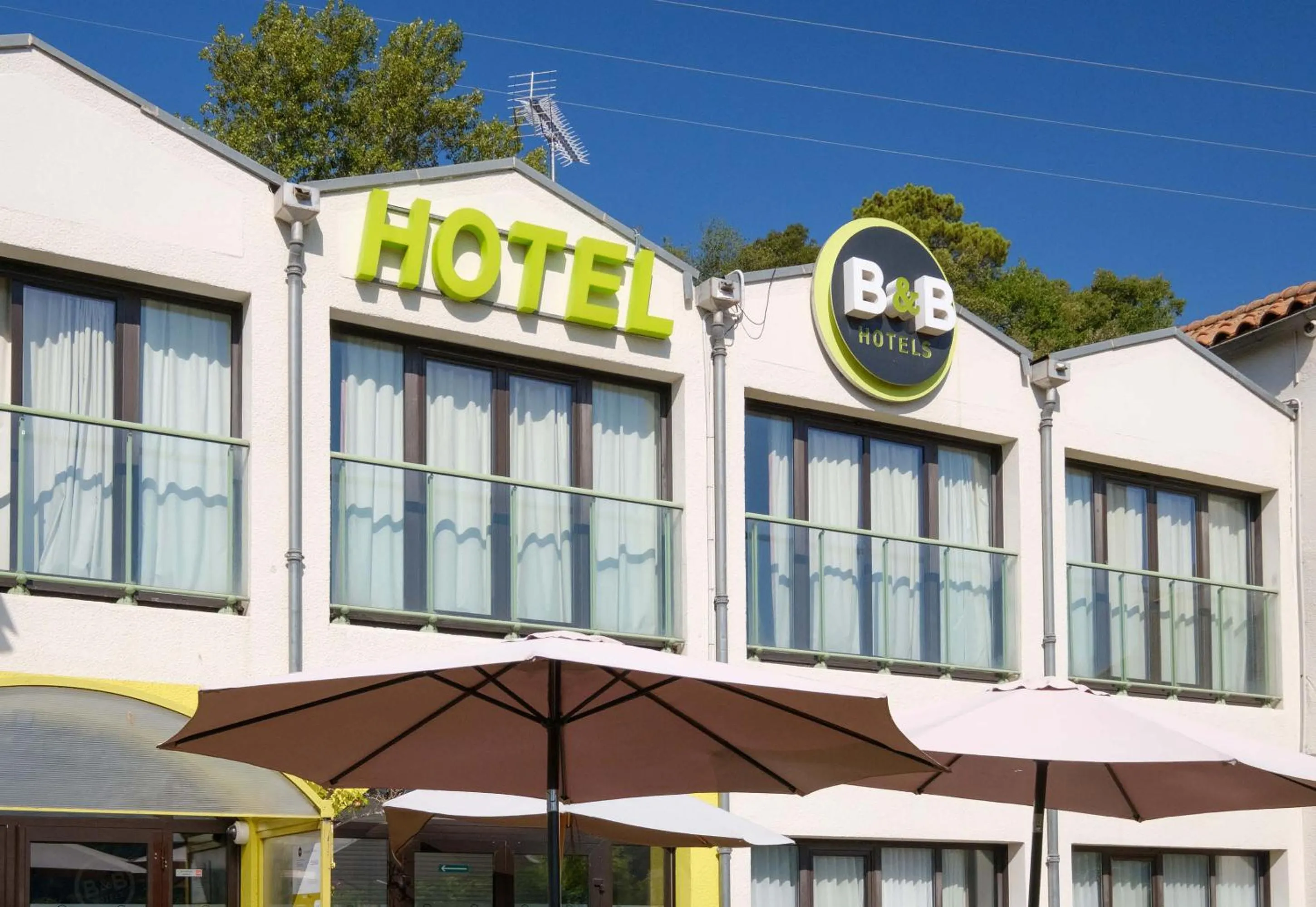 Property building in B&B HOTEL Villeneuve Loubet Village