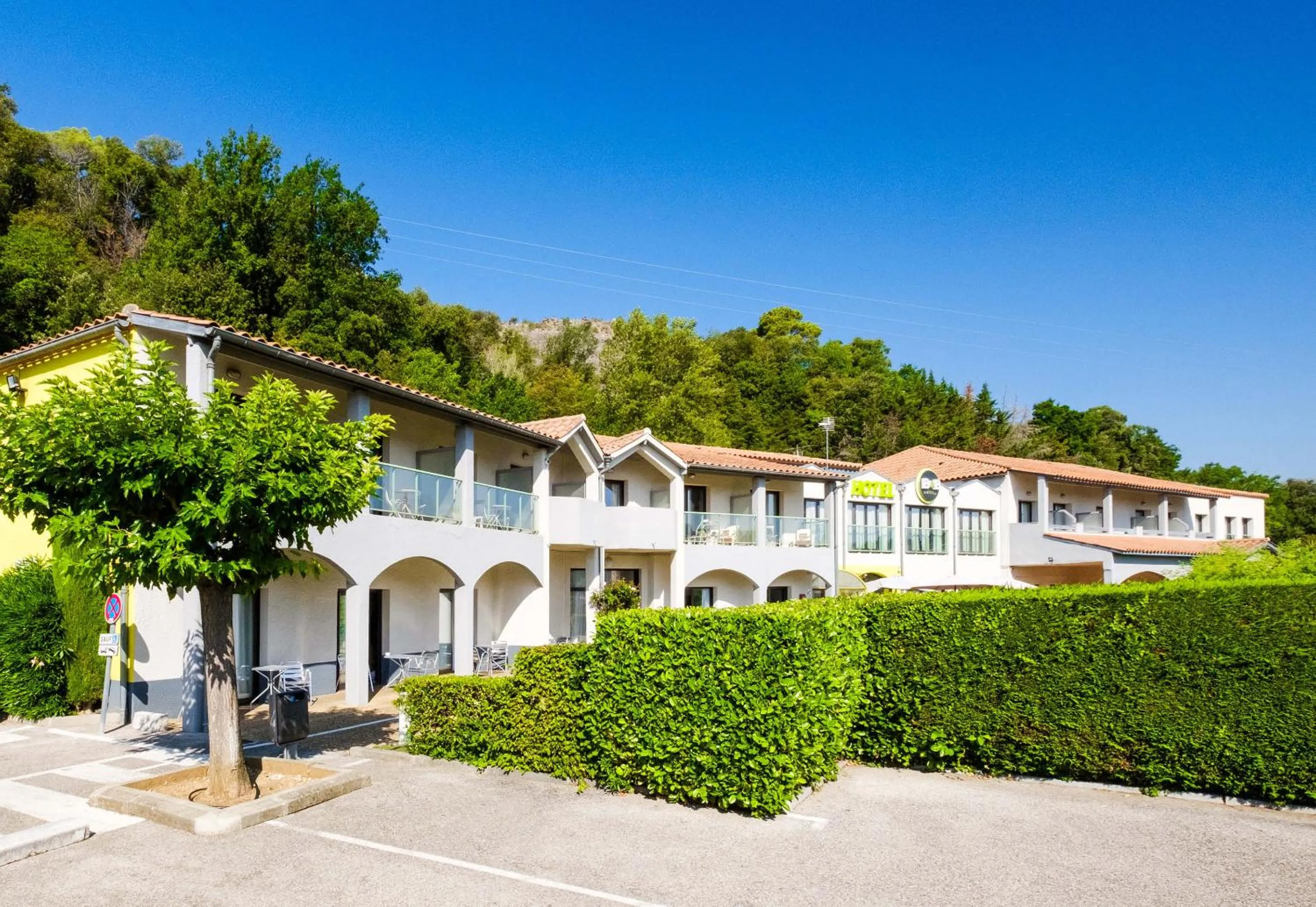 Property building in B&B HOTEL Villeneuve Loubet Village