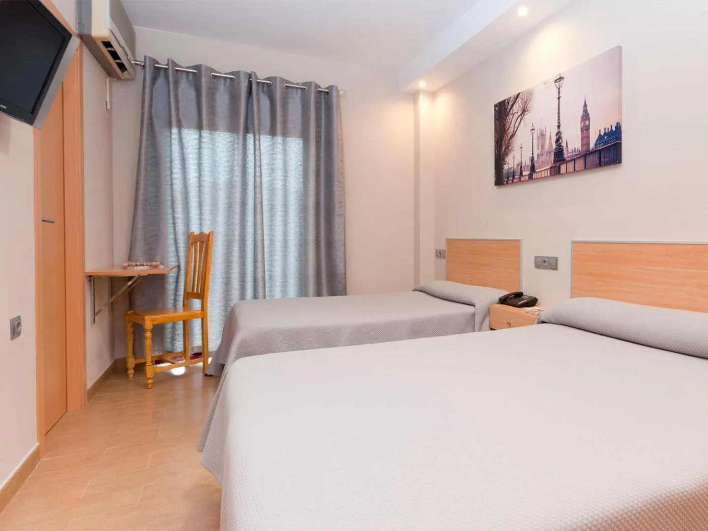 Photo of the whole room, Bed in Hotel Olympia Ronda I