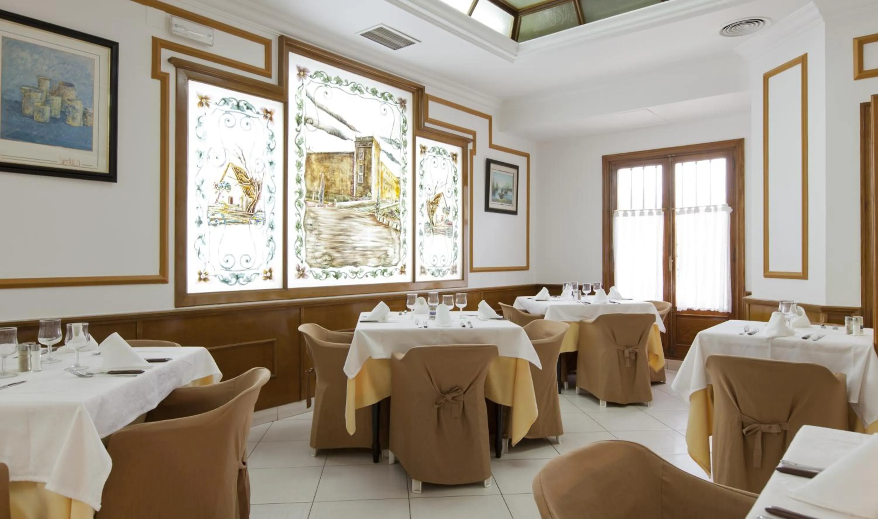 Restaurant/places to eat in Hotel Olympia Ronda I