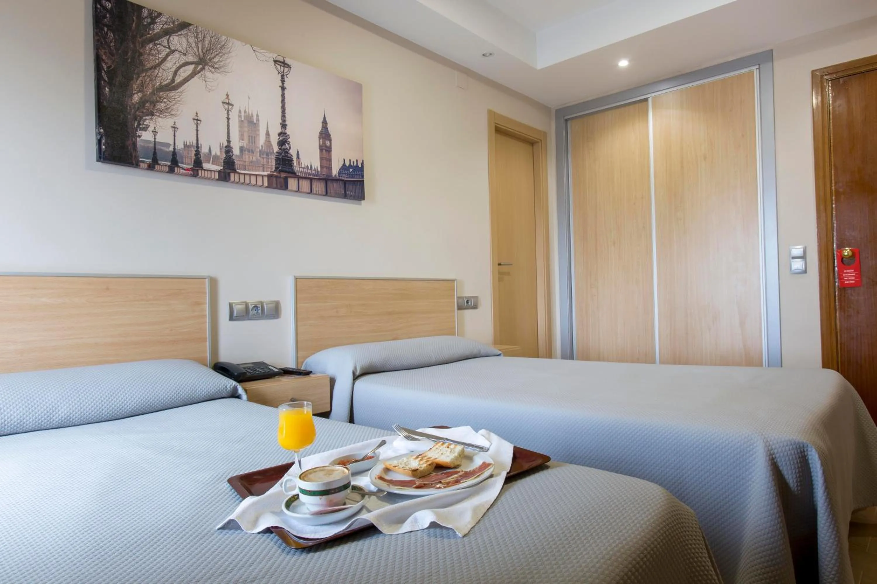 Bed in Hotel Olympia Ronda I