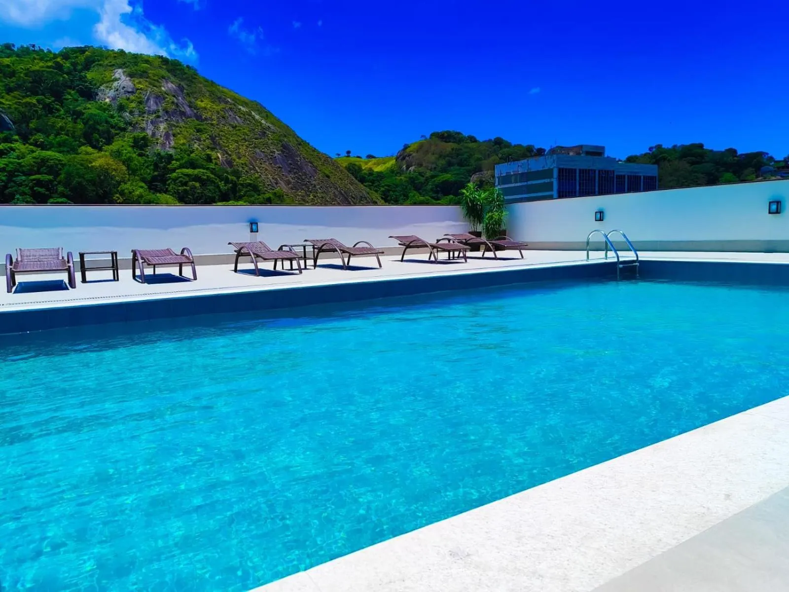 Swimming pool in Alice Vitoria Hotel Arte by Nobile