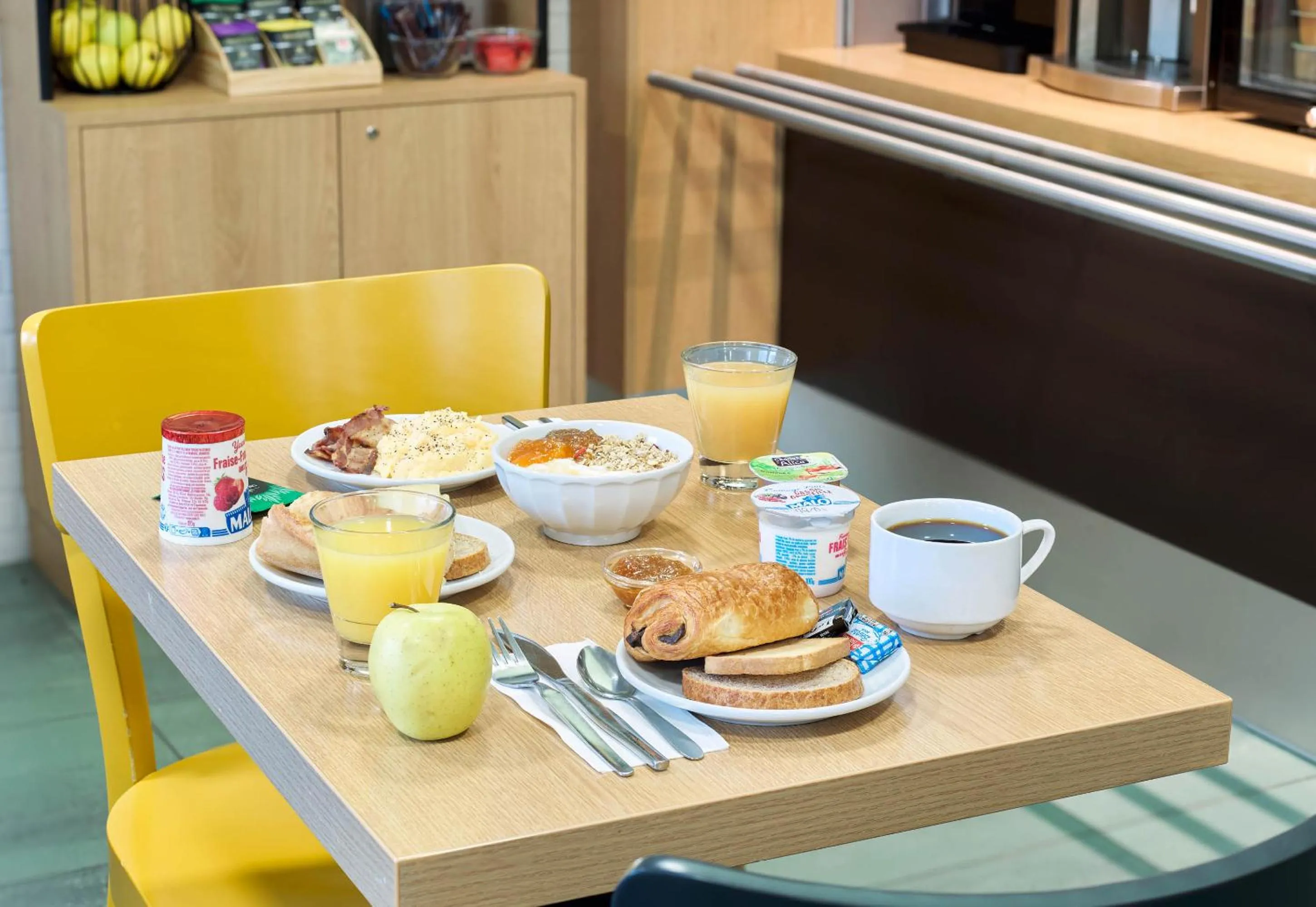 Breakfast in B&B HOTEL Bretigny-sur-Orge