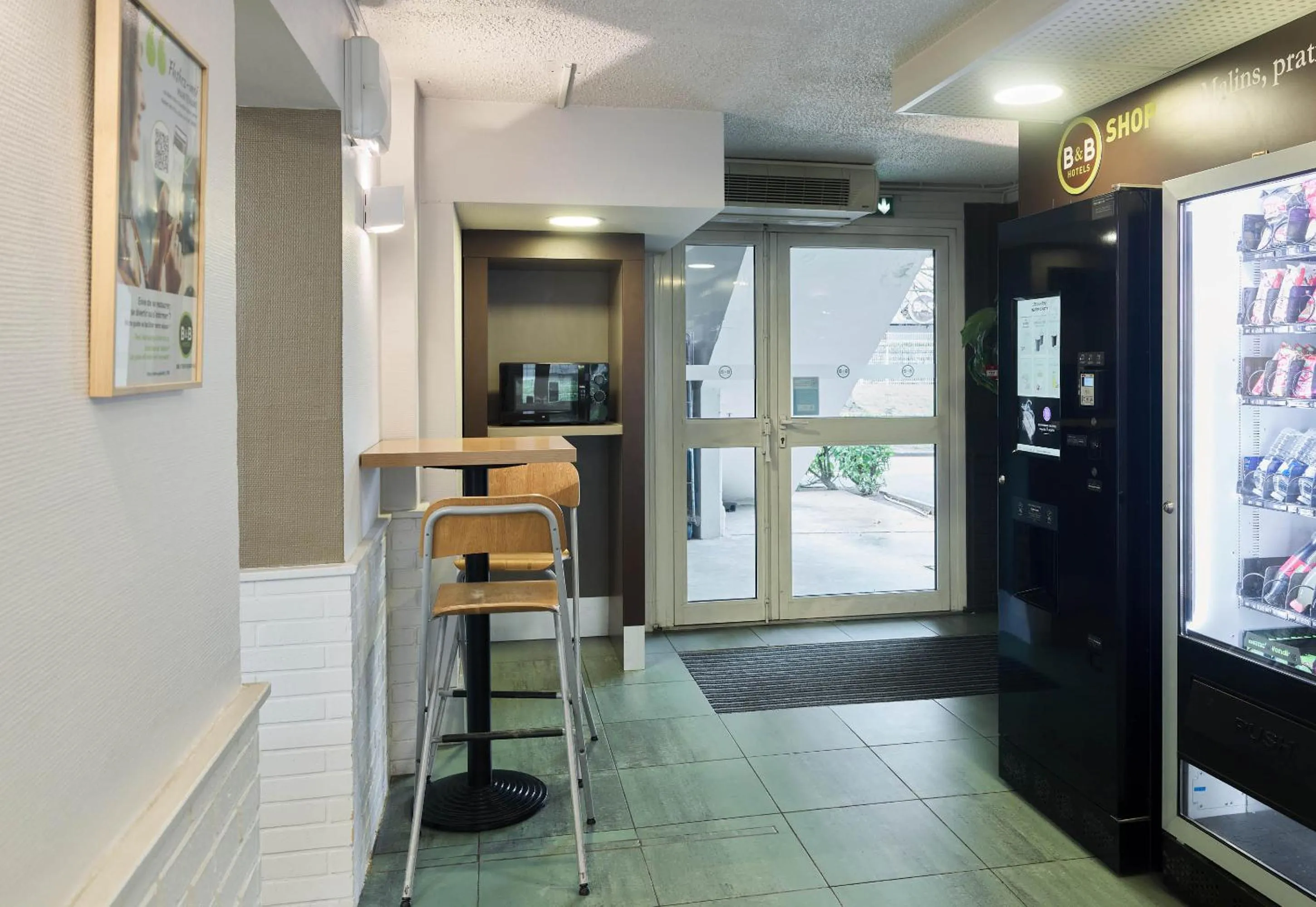 Lobby or reception in B&B HOTEL Bretigny-sur-Orge