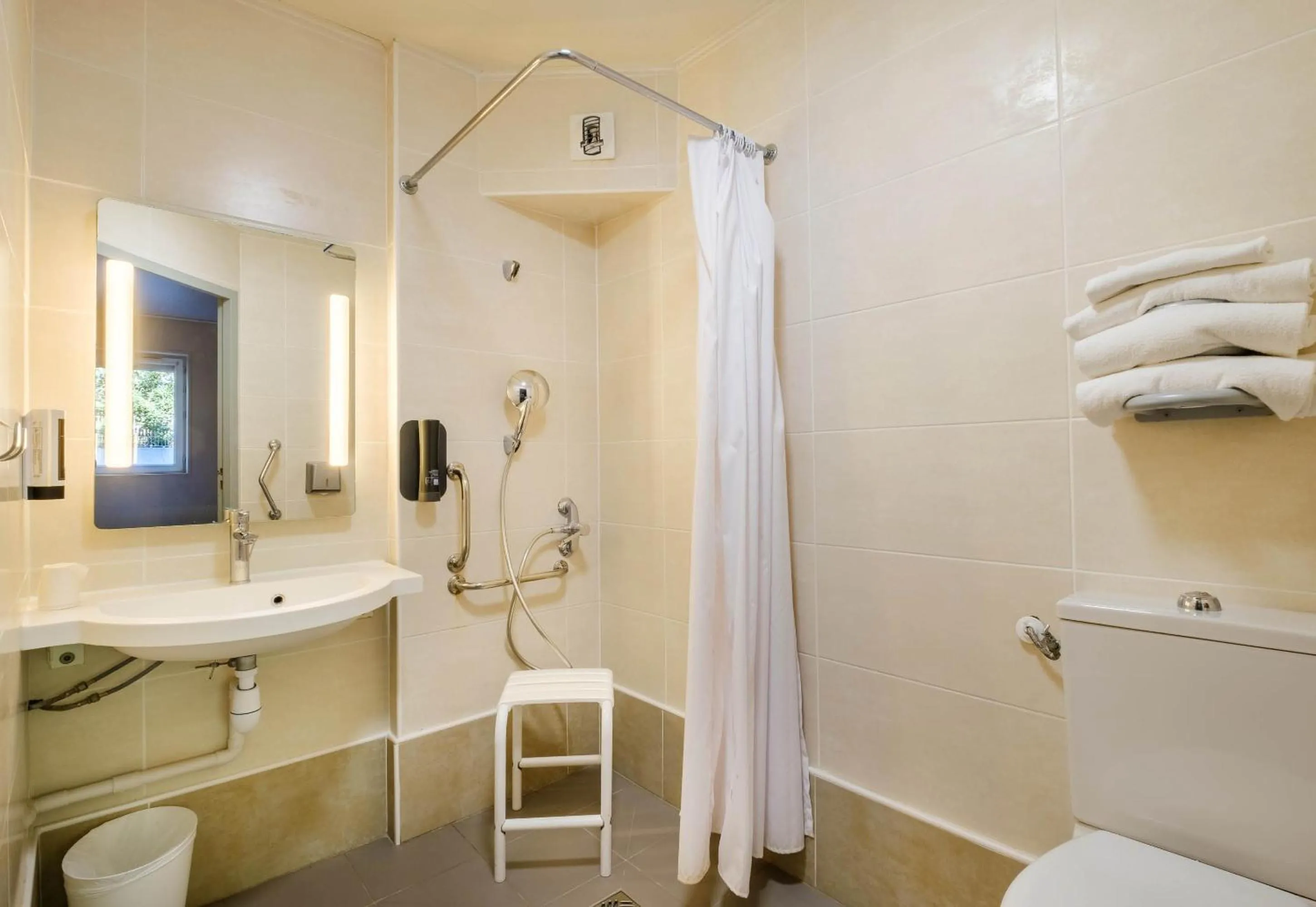 Bathroom in B&B HOTEL Villeneuve Loubet Plage