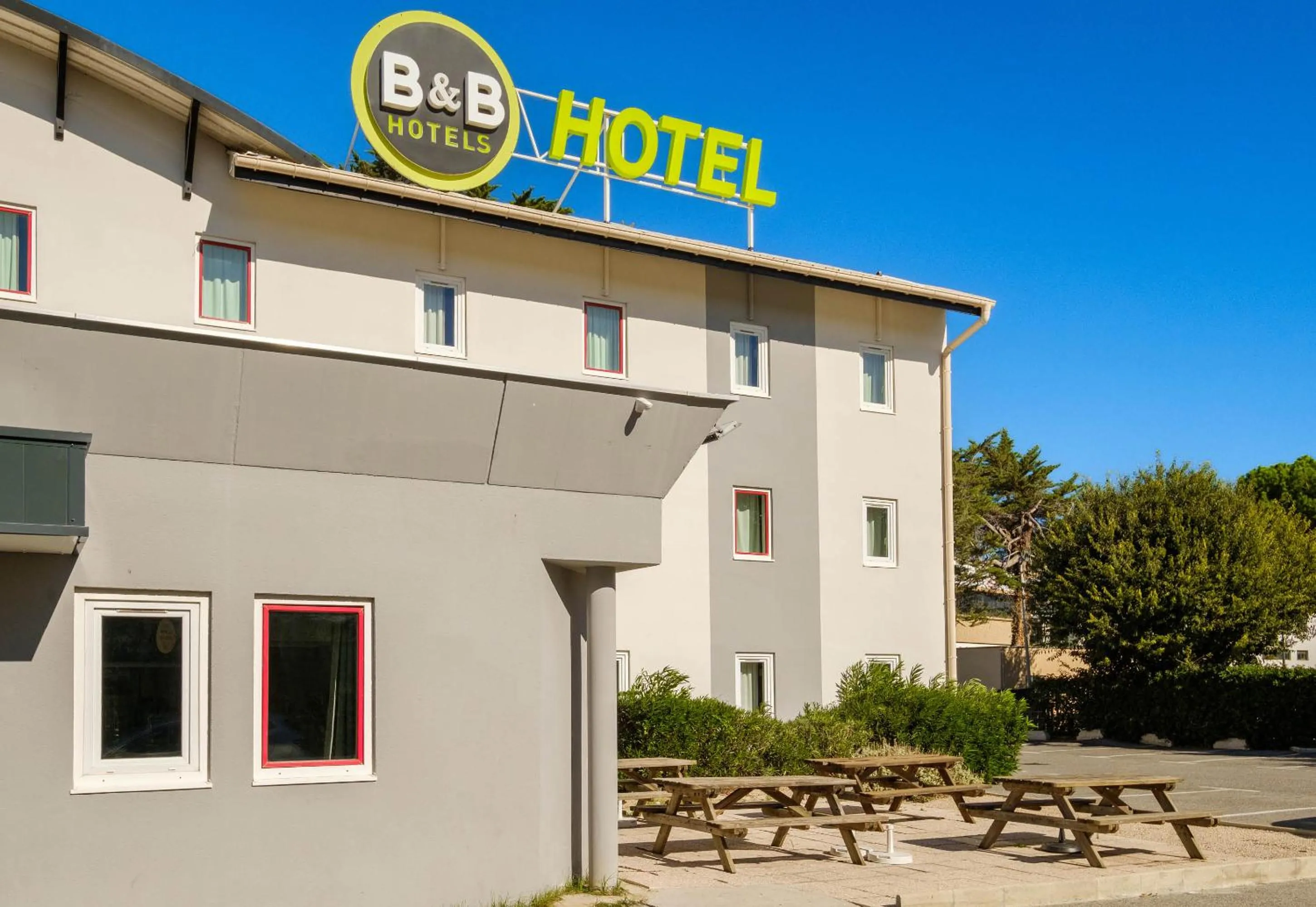 Property building in B&B HOTEL Villeneuve Loubet Plage