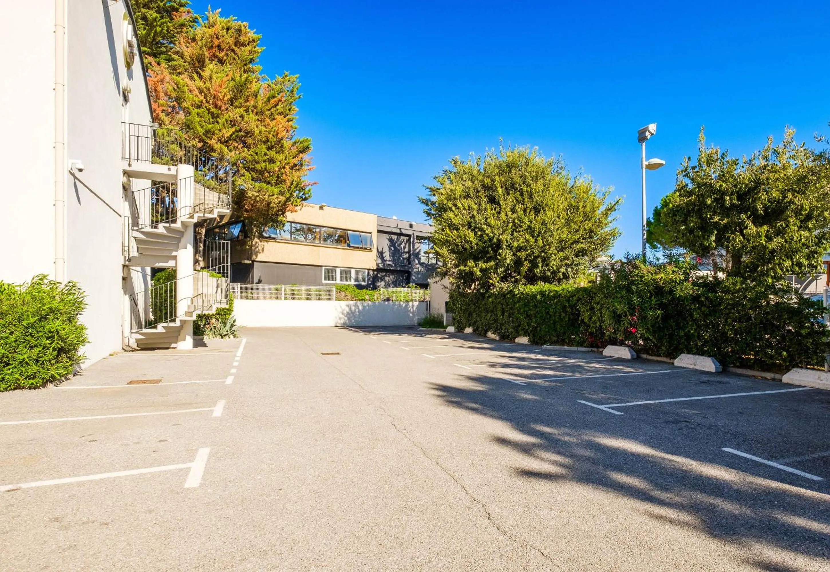 Property building in B&B HOTEL Villeneuve Loubet Plage