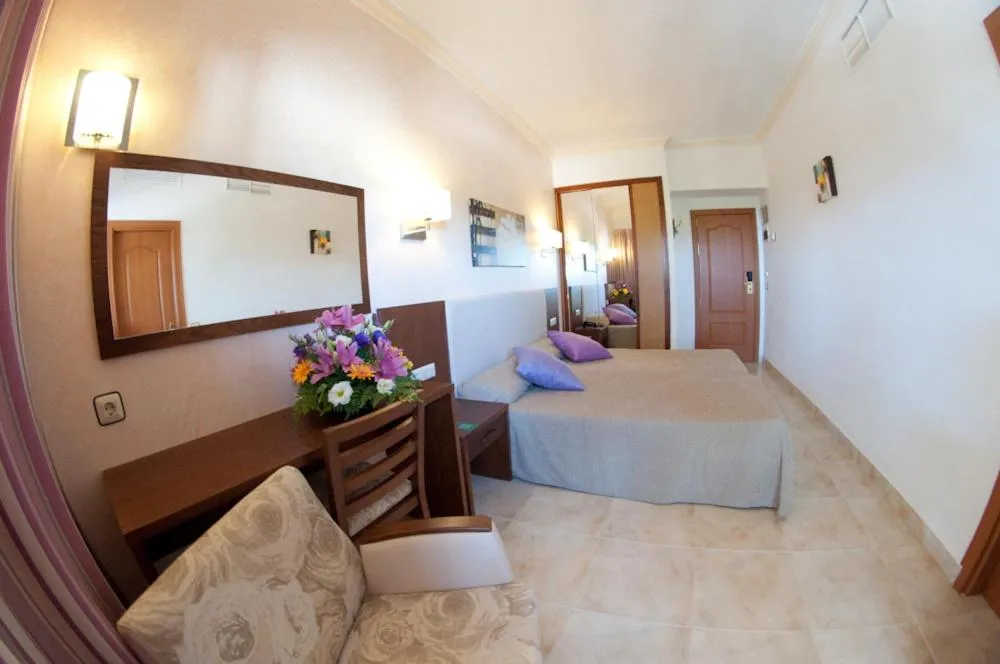 Photo of the whole room in Hotel Cala Gat