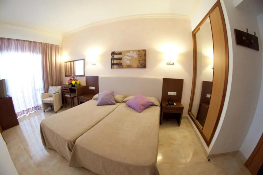 Day in Hotel Cala Gat