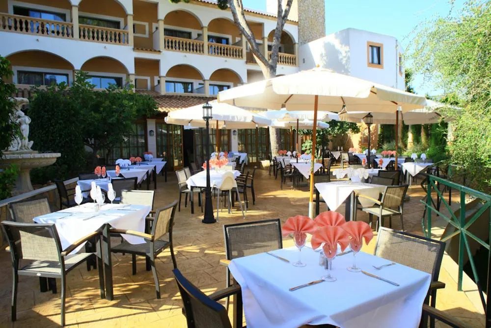 Restaurant/places to eat in Hotel Cala Gat