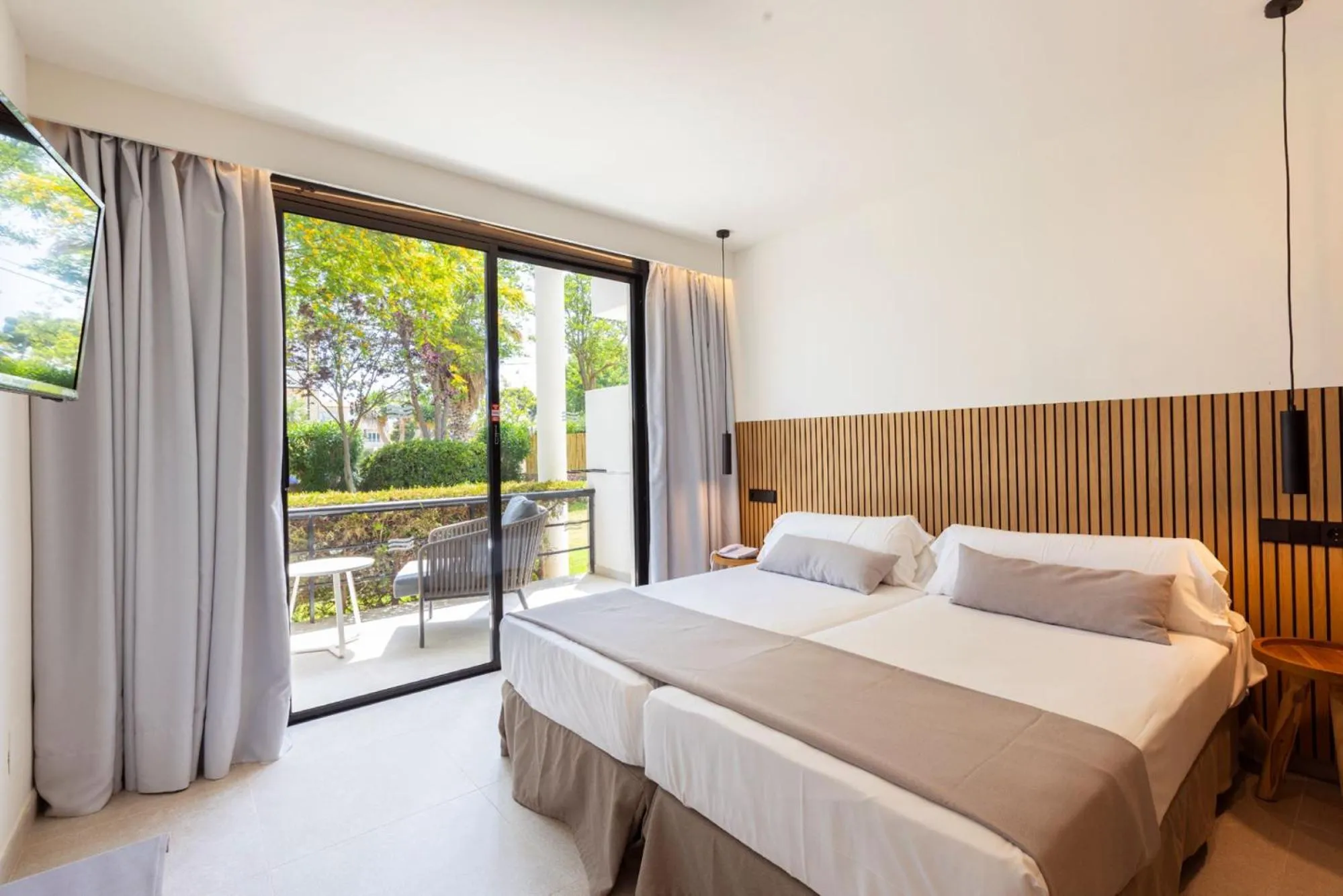 Bedroom, Bed in Hotel Bahia Pollensa