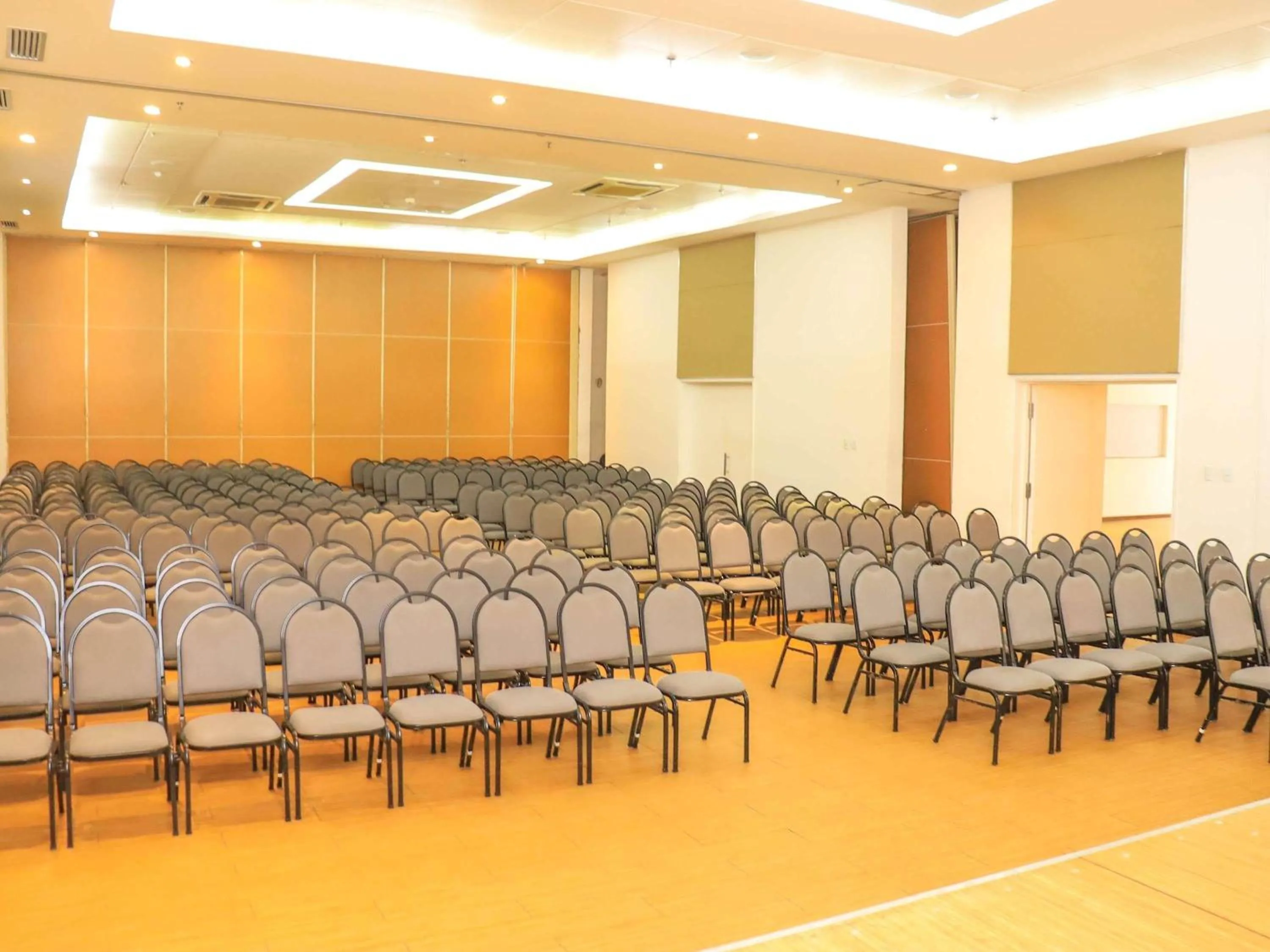 Meeting/conference room in ibis Feira de Santana