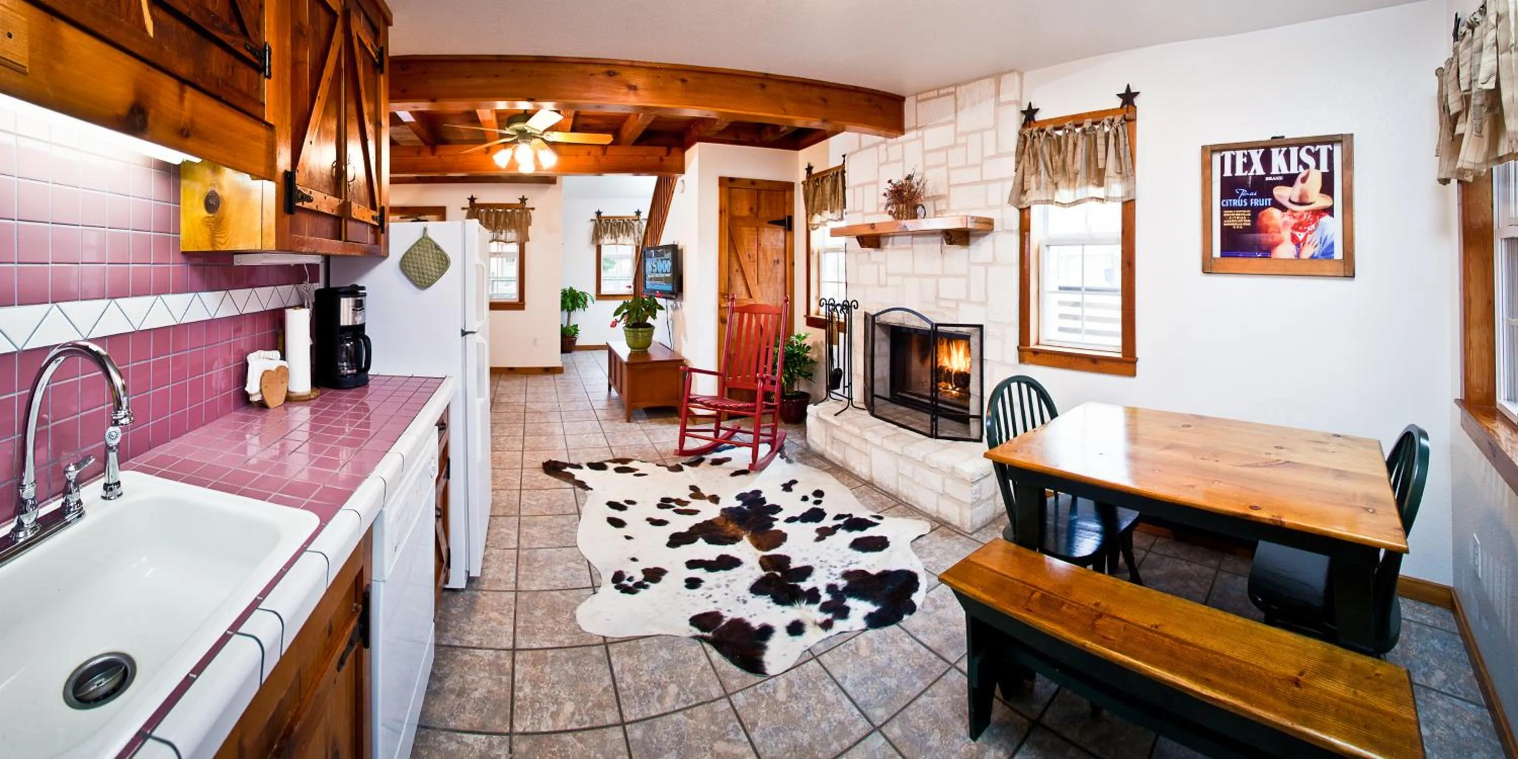 Kitchen or kitchenette in Gruene Cottages