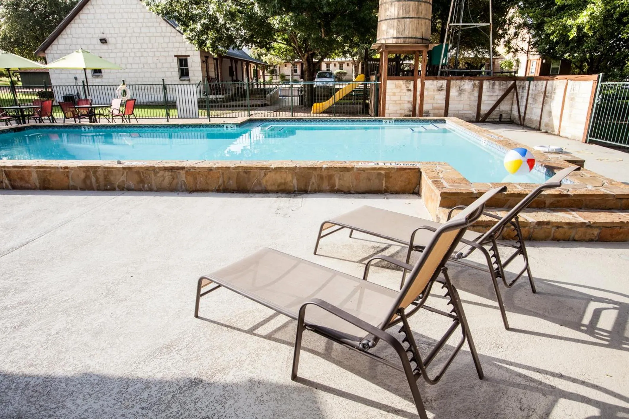 Swimming pool in Gruene Cottages
