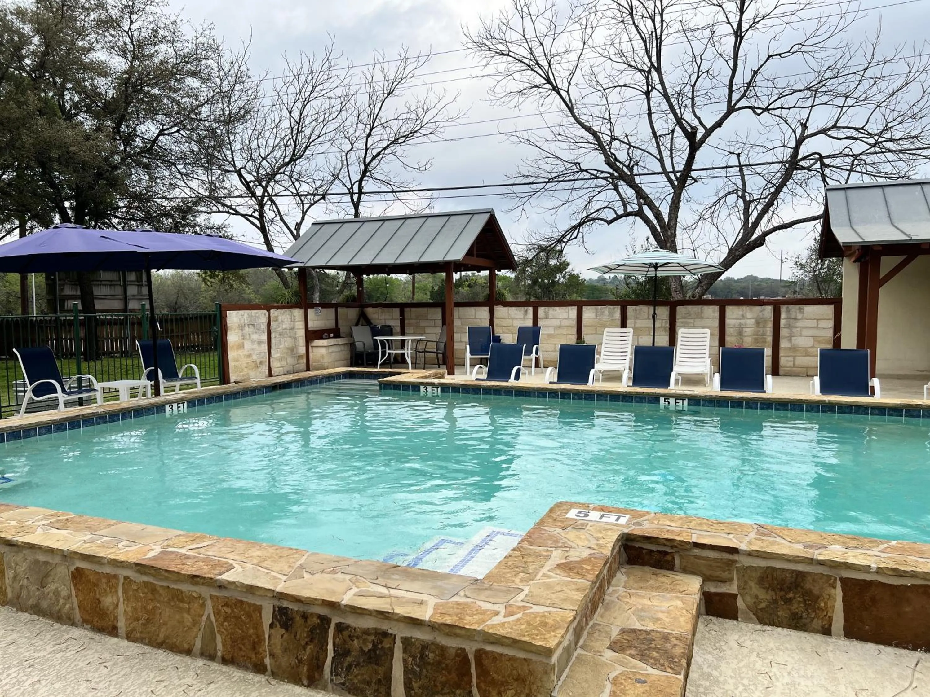 Swimming pool in Gruene Cottages