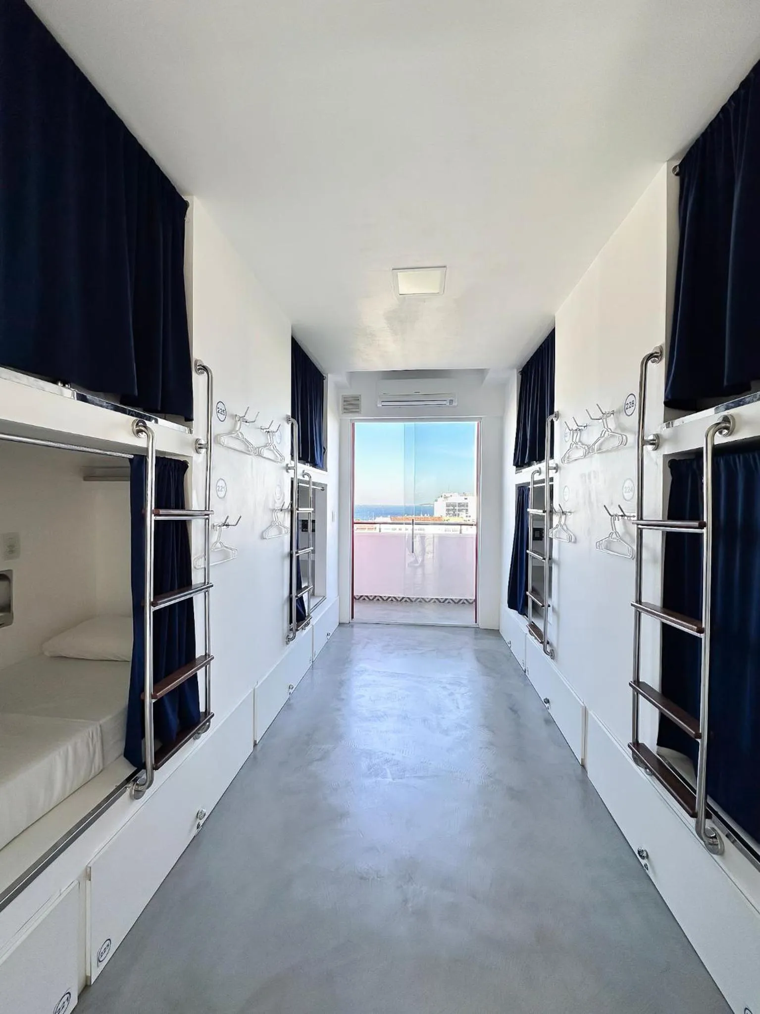 Photo of the whole room in Aquarela do Leme