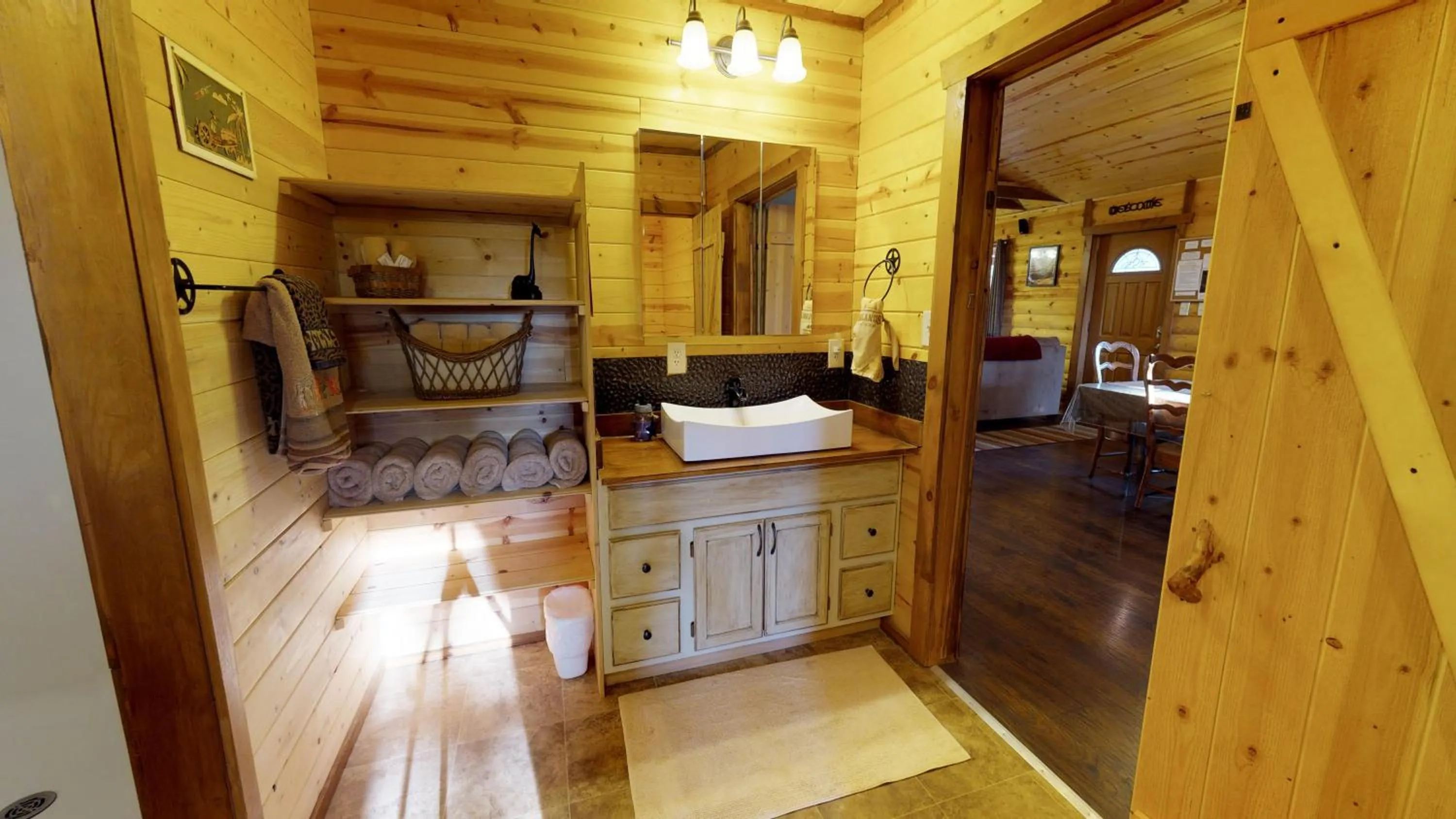 Bathroom in Long View Cabin, Breakfast Deck overlooking the Canyon!