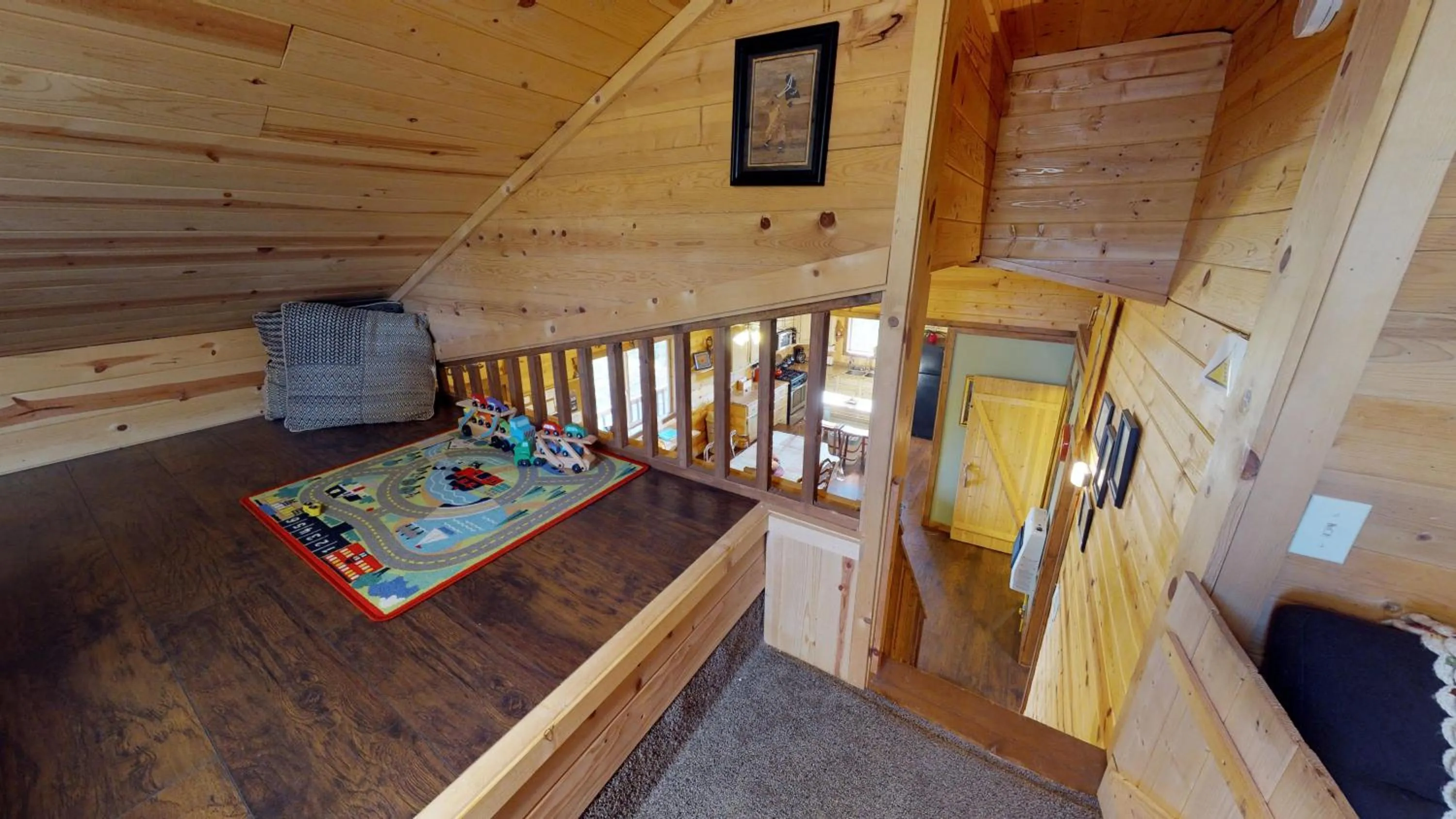 Area and facilities, Bed in Long View Cabin, Breakfast Deck overlooking the Canyon!