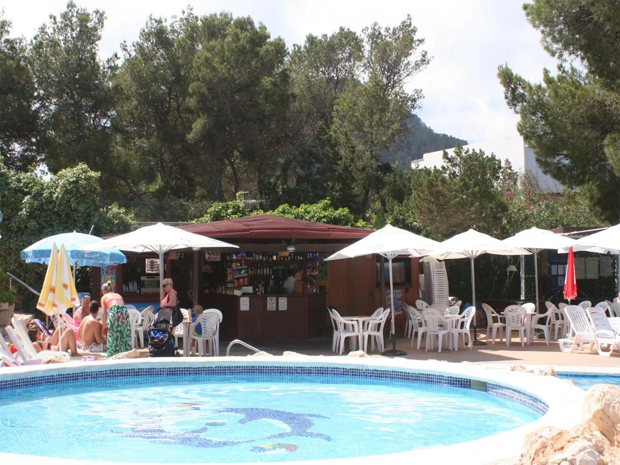 Swimming pool in Apartamentos del Rey