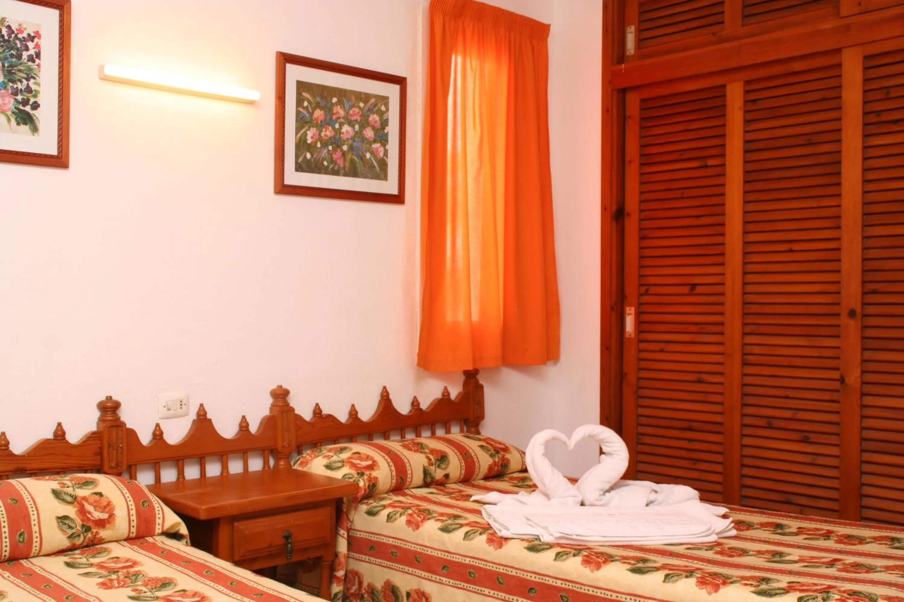 Bed in Apartamentos del Rey