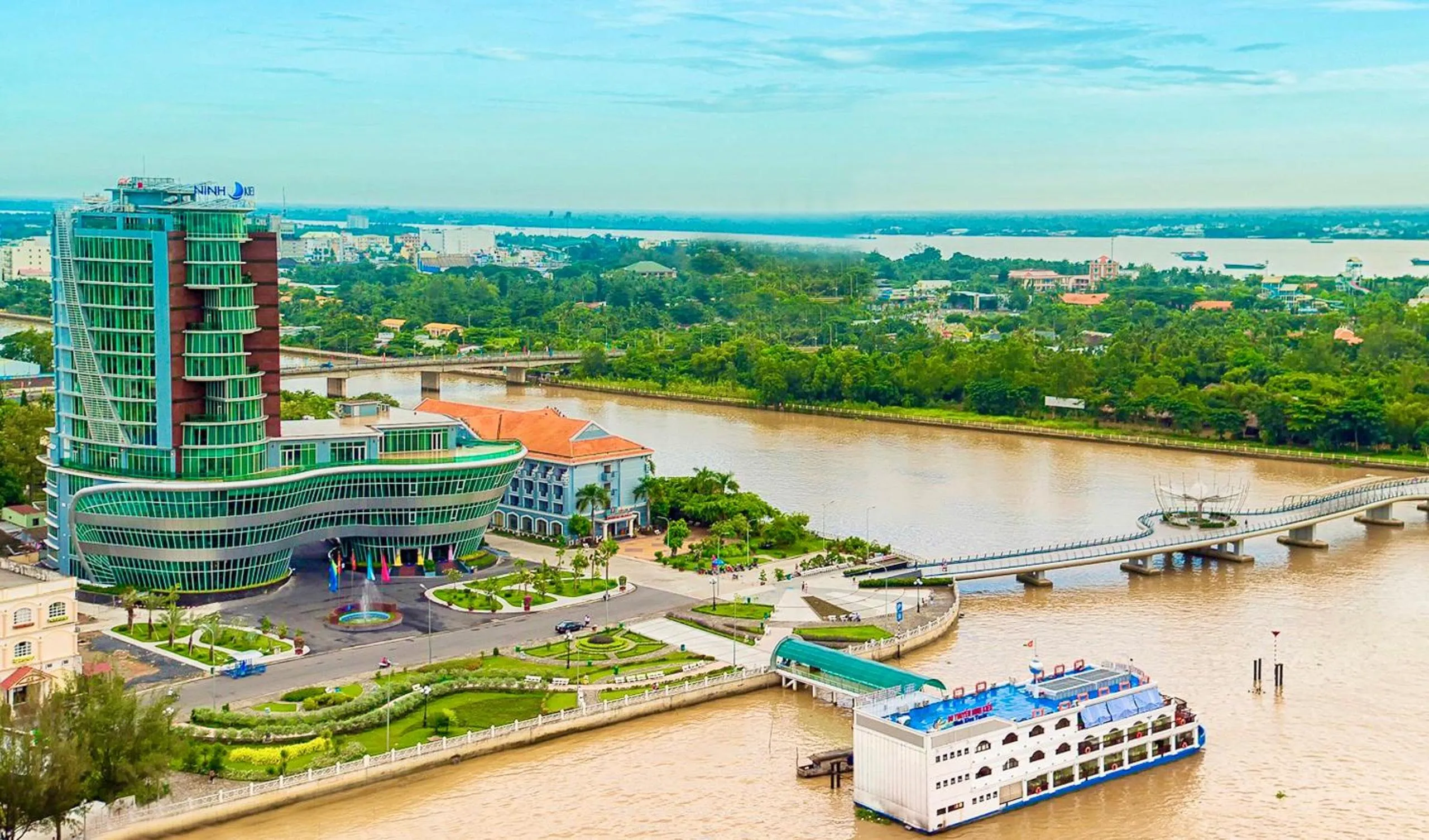 Bird's eye view in Ninh Kieu Riverside Hotel