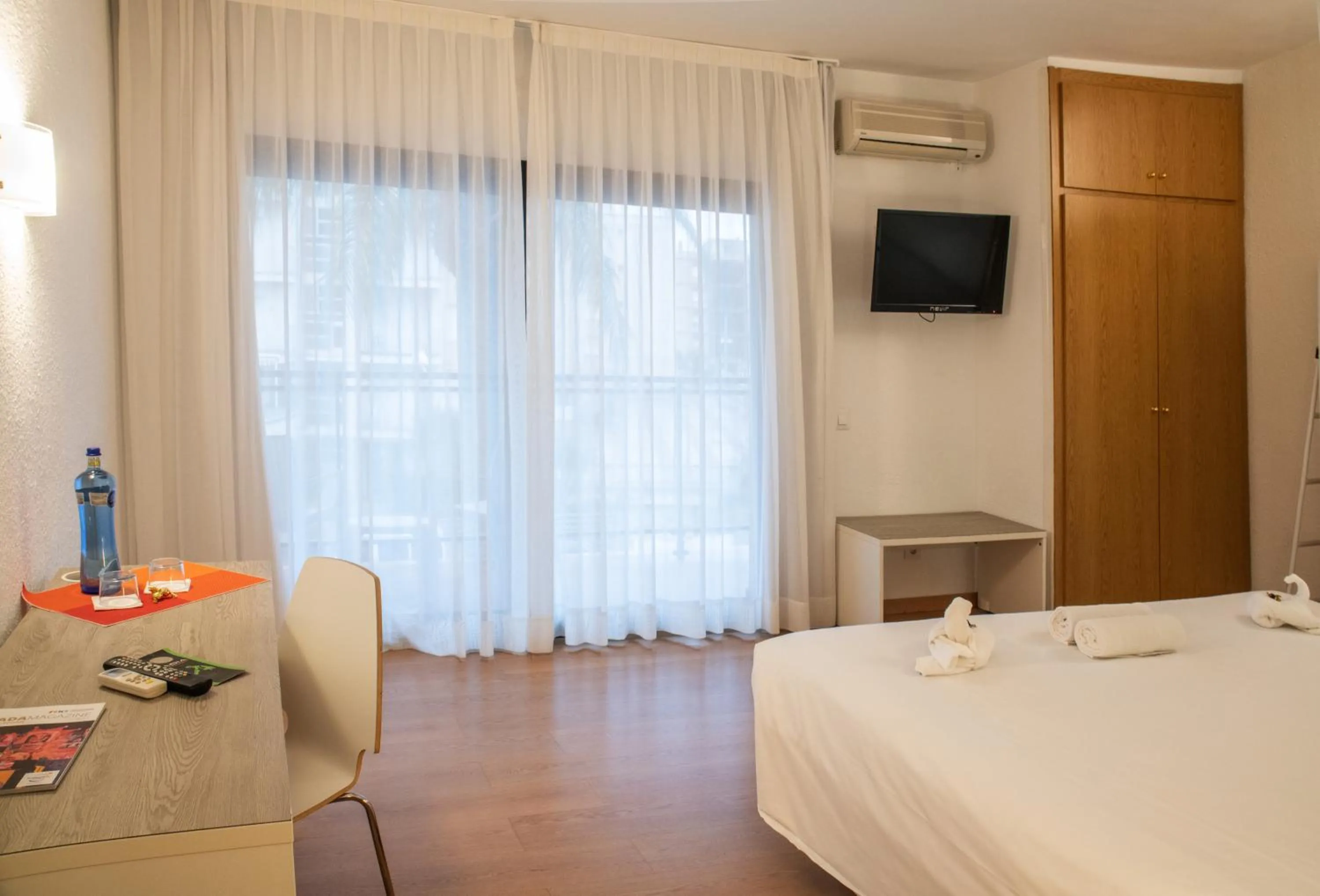 Photo of the whole room, Bed in Adia Hotel Cunit Playa