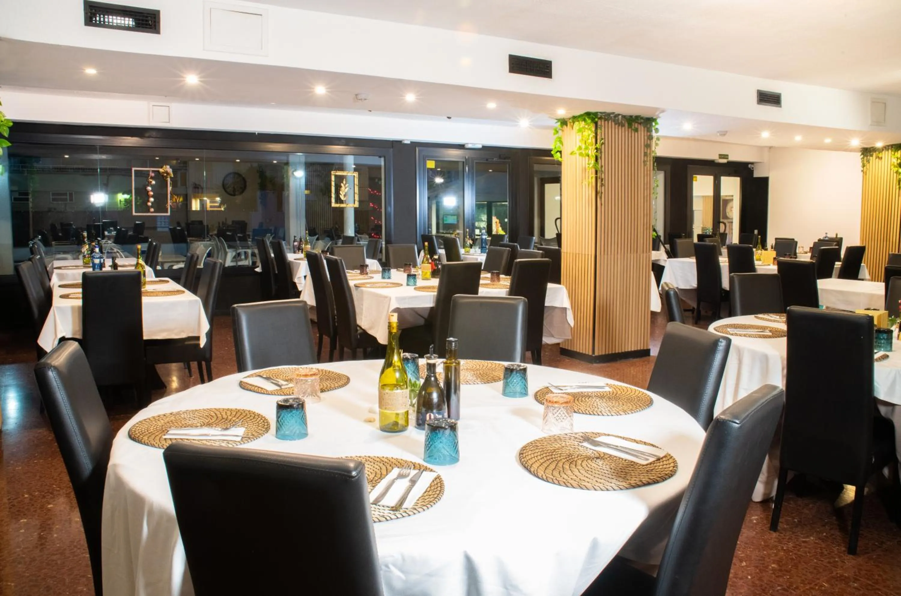 Restaurant/places to eat in Adia Hotel Cunit Playa