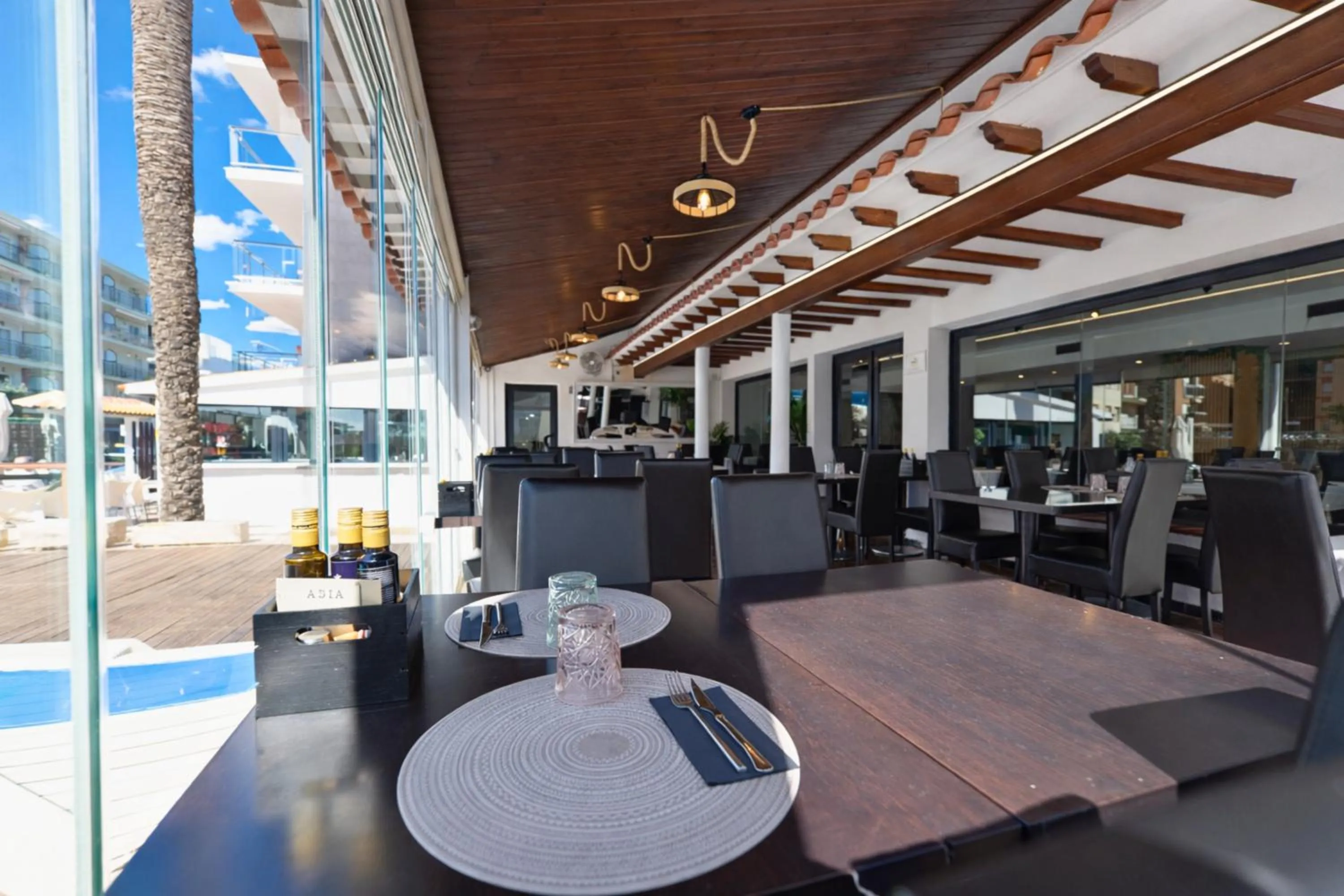 Restaurant/places to eat in Adia Hotel Cunit Playa