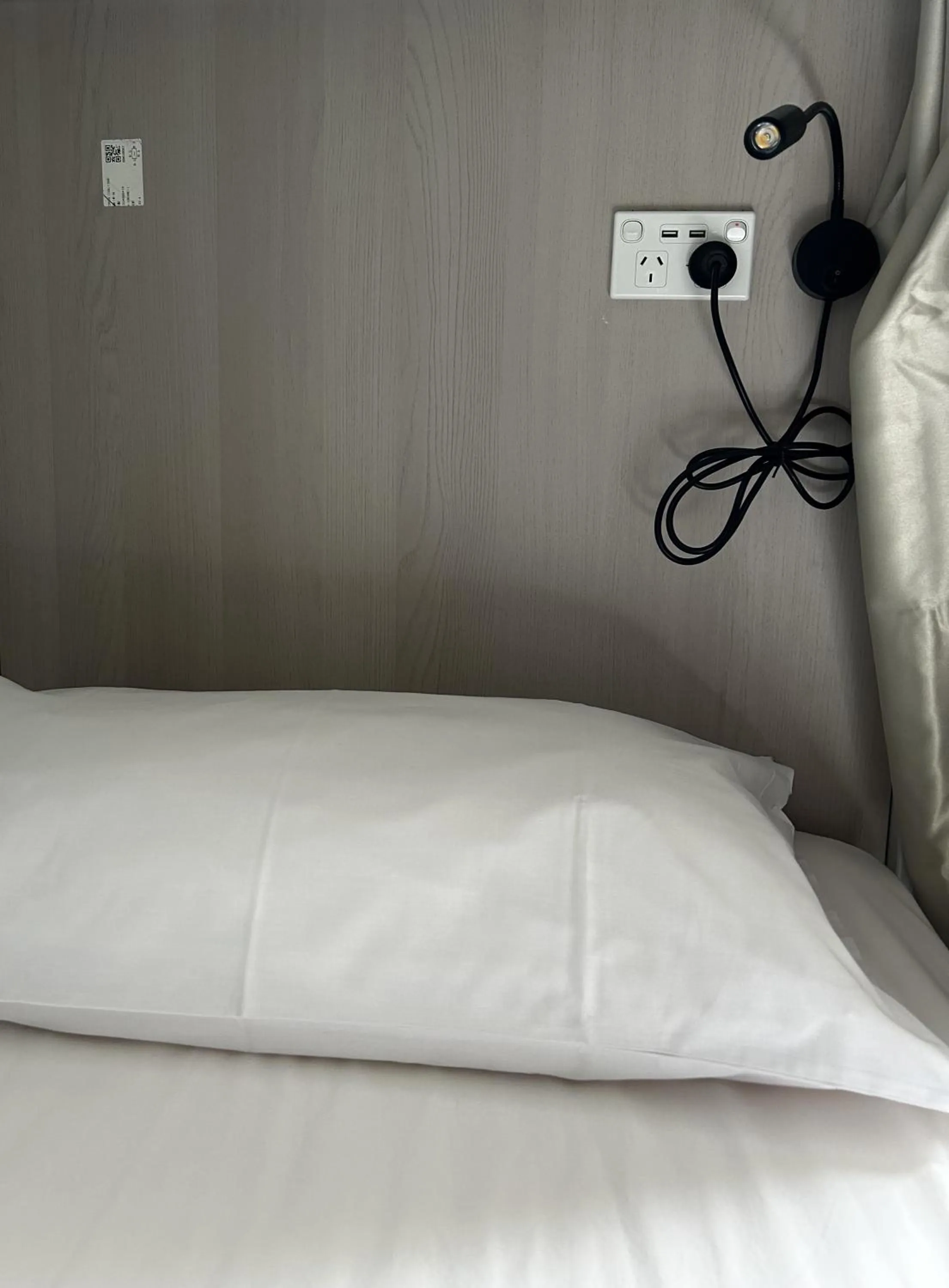 bunk bed, Bed in Little Coogee Hotel