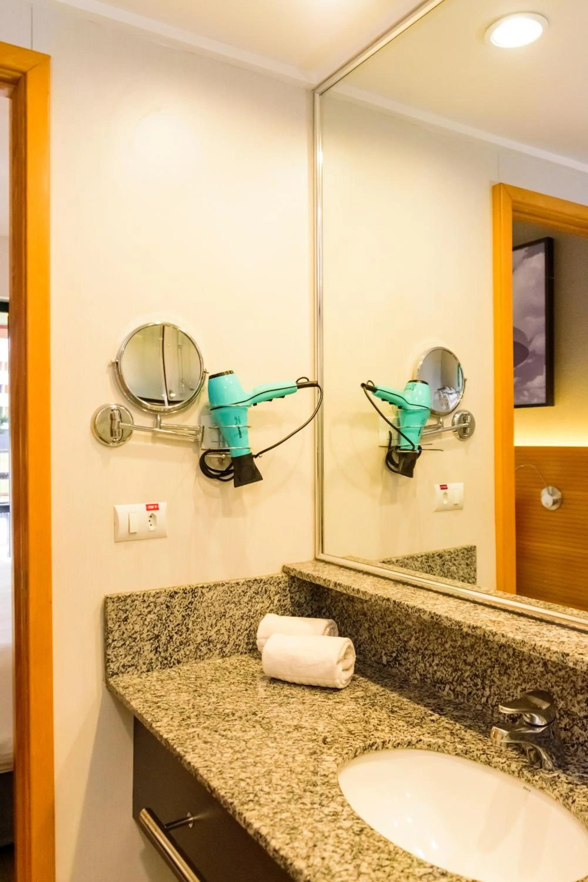 Bathroom in Golden Tulip Brasília Alvorada