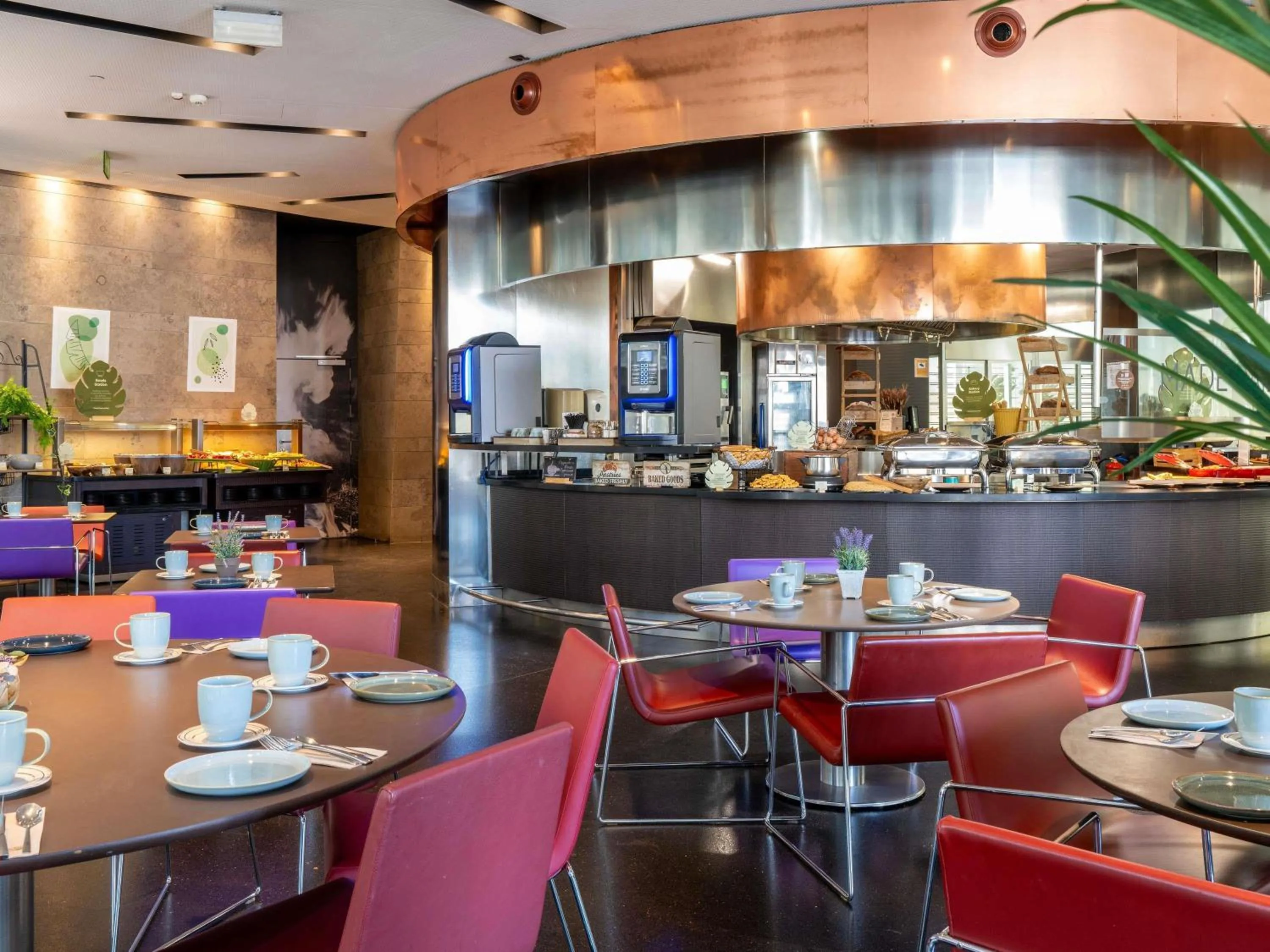 Restaurant/places to eat in Novotel Barcelona City
