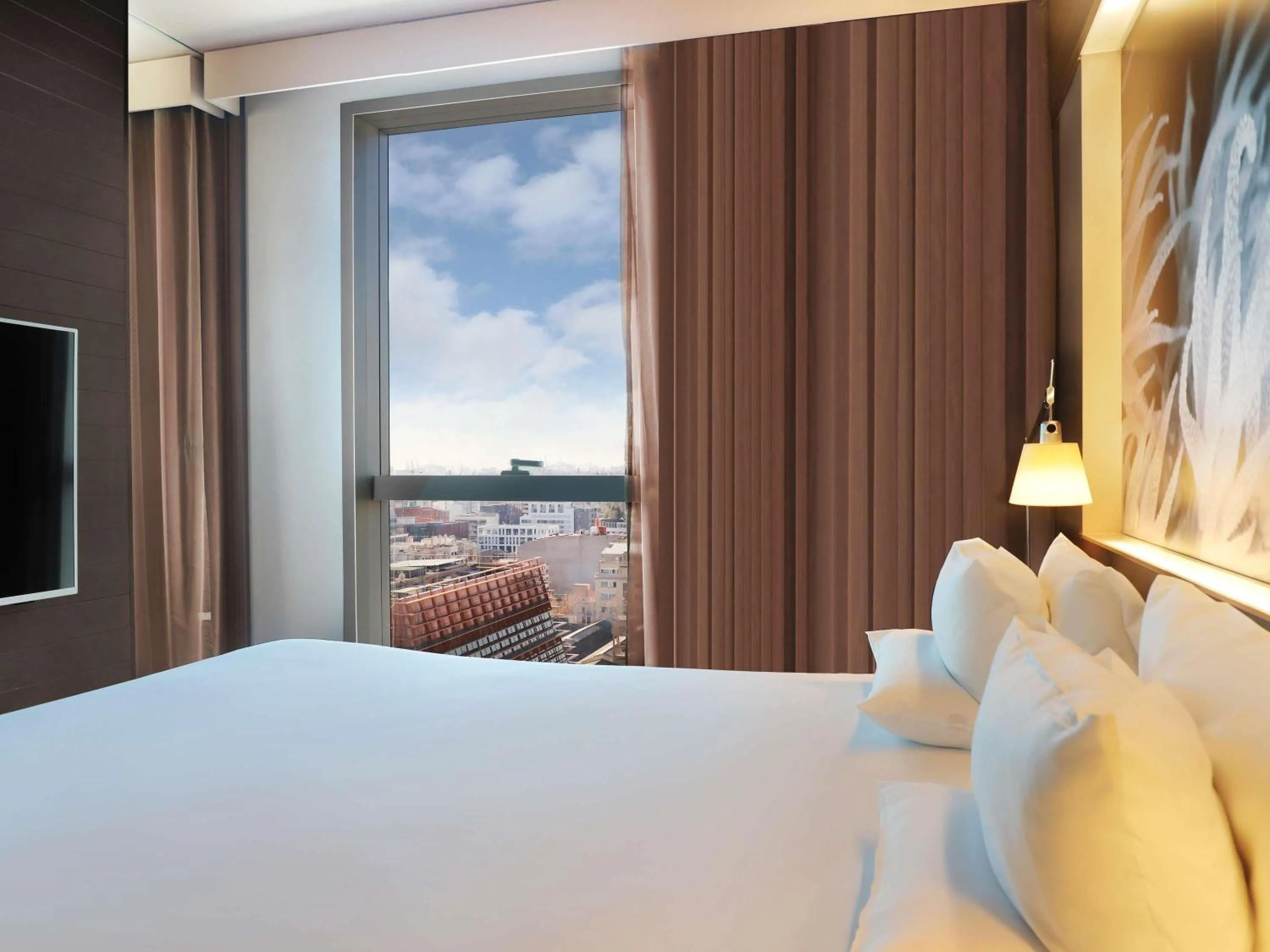 Bedroom, Bed in Novotel Barcelona City