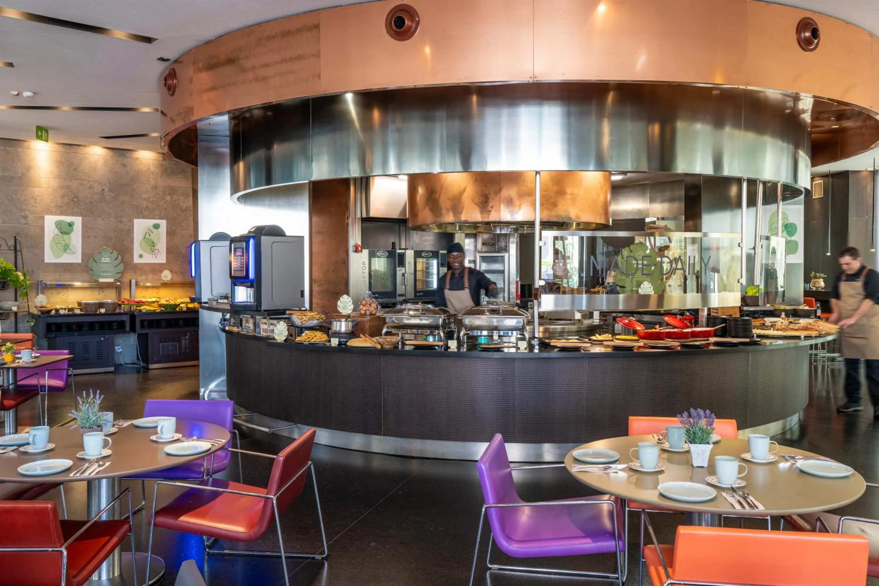 Restaurant/places to eat in Novotel Barcelona City