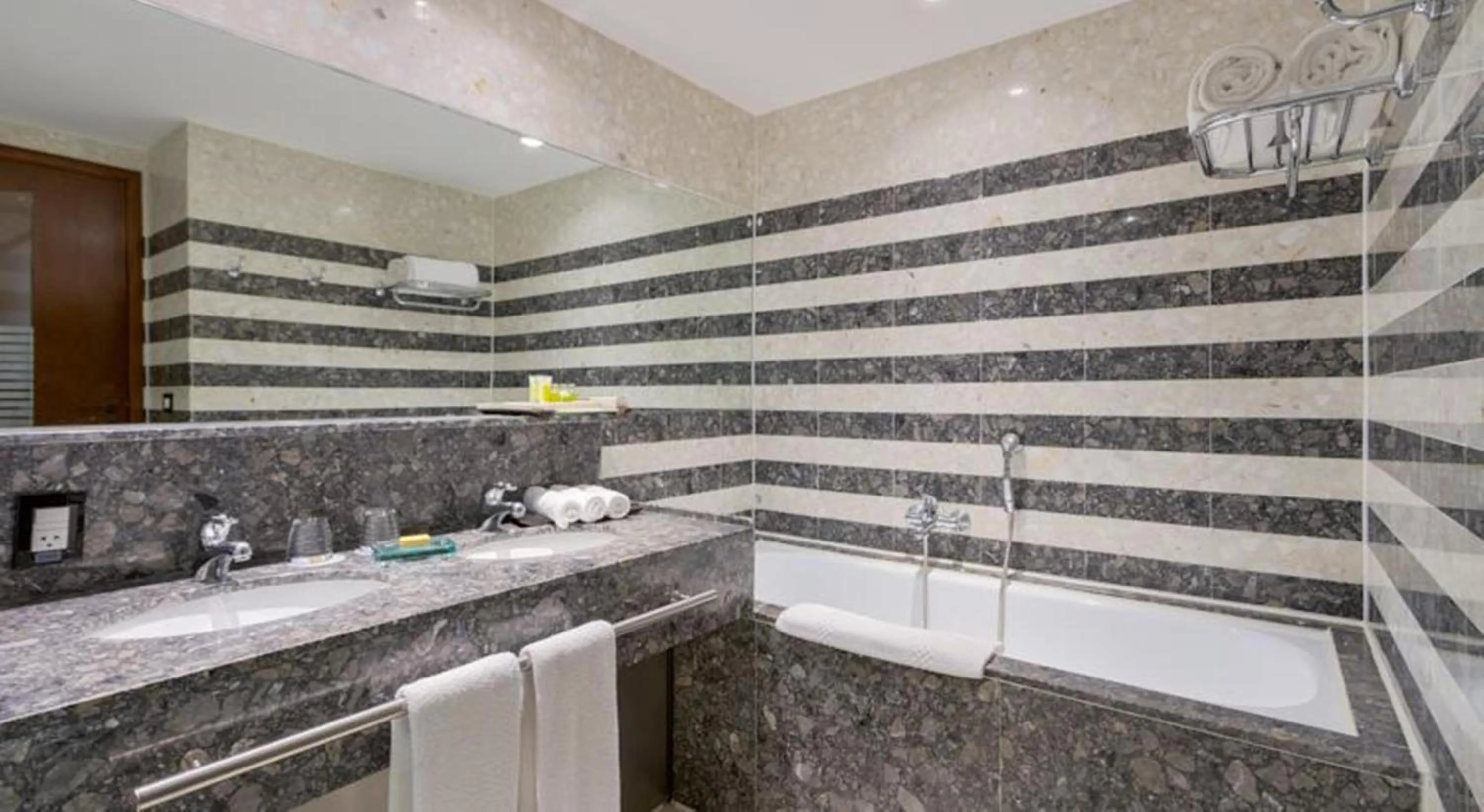 Bathroom in Royal Tulip Brasília Alvorada