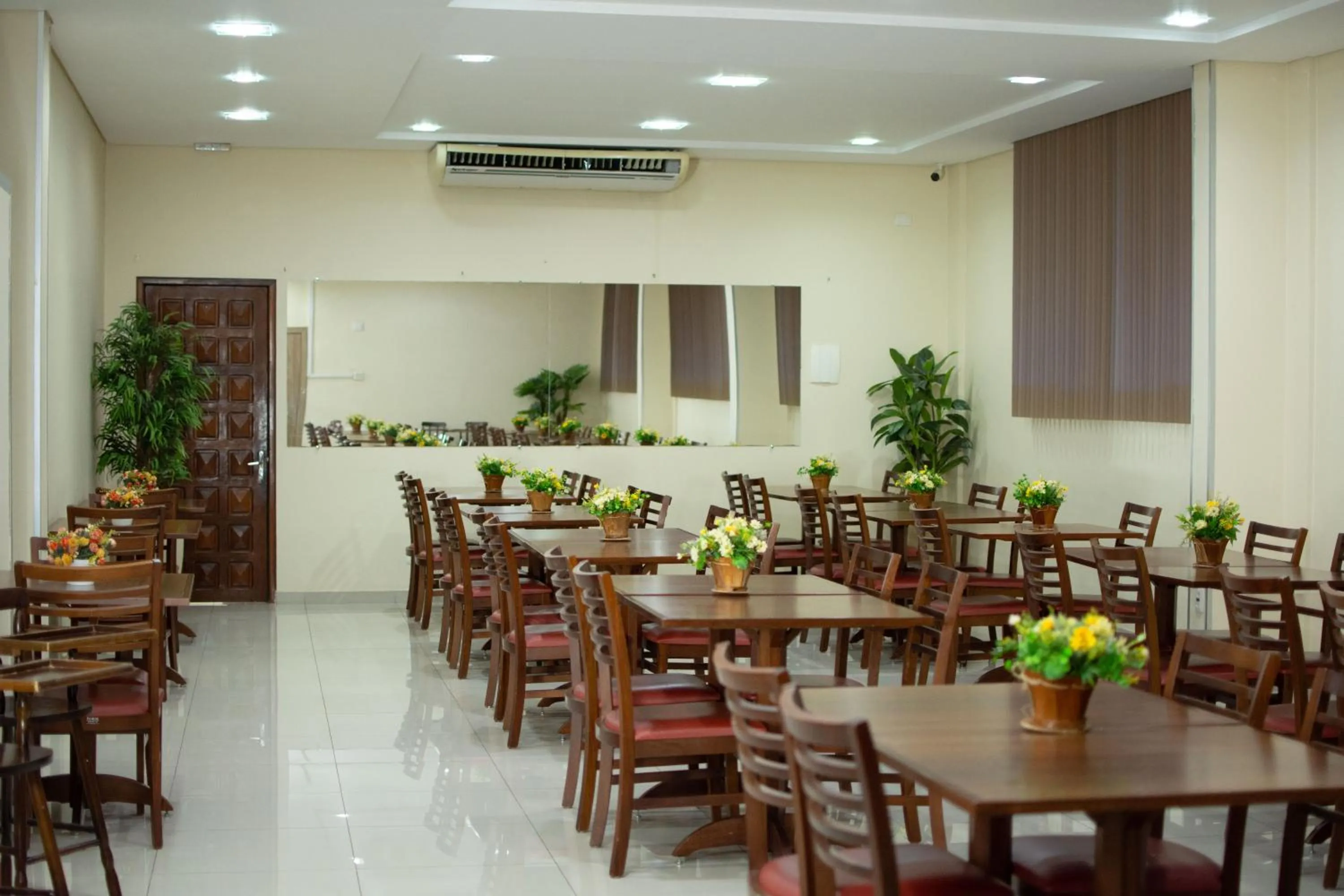 Restaurant/places to eat in Hotel Dan Inn Express Foz do Iguaçu By Nacional Inn