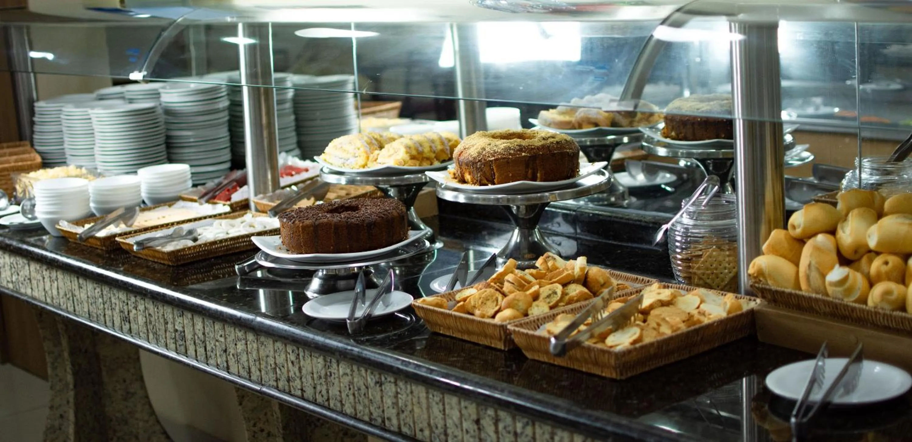 Buffet breakfast in Hotel Dan Inn Express Foz do Iguaçu By Nacional Inn