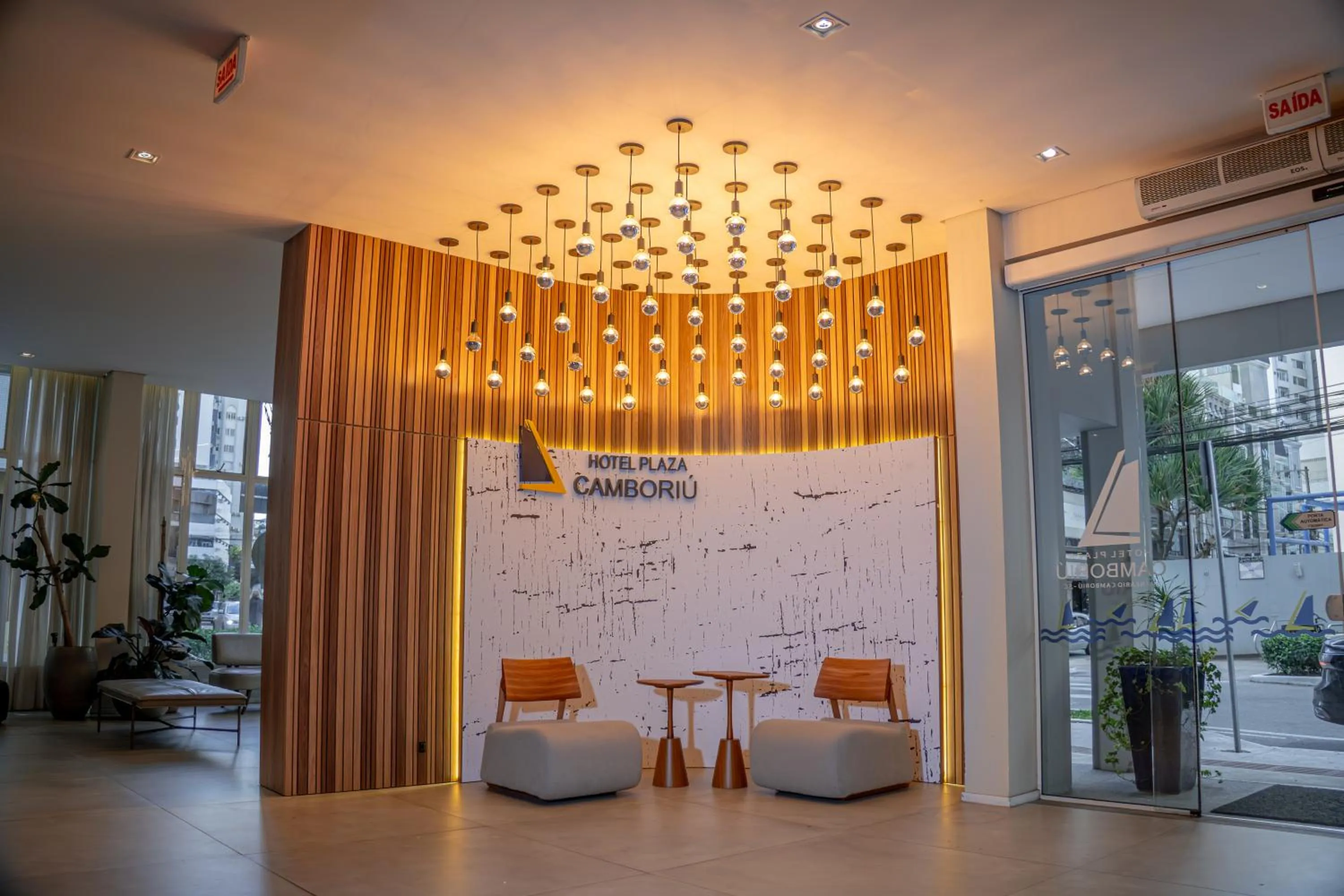 Seating area in Hotel Plaza Camboriú