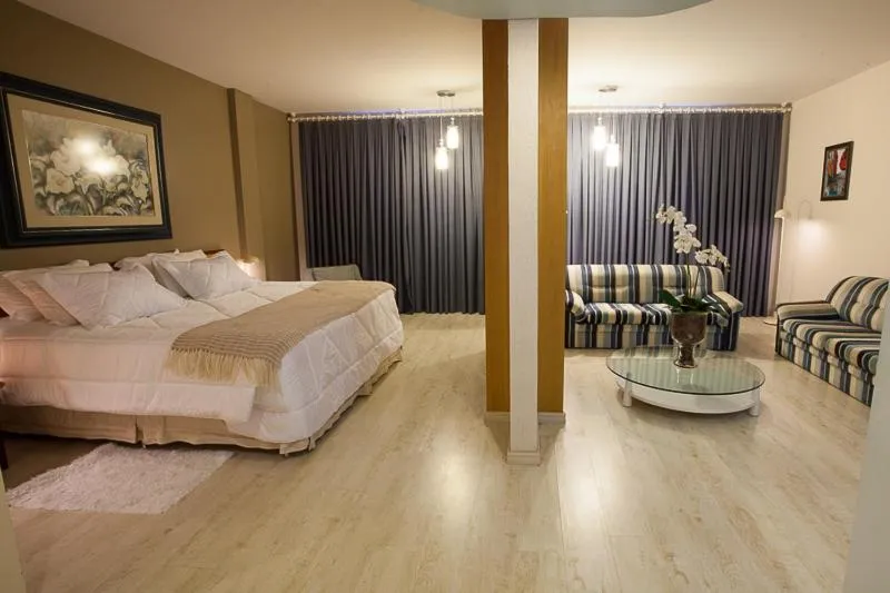 Hot Tub, Bed in Hotel Plaza Camboriú