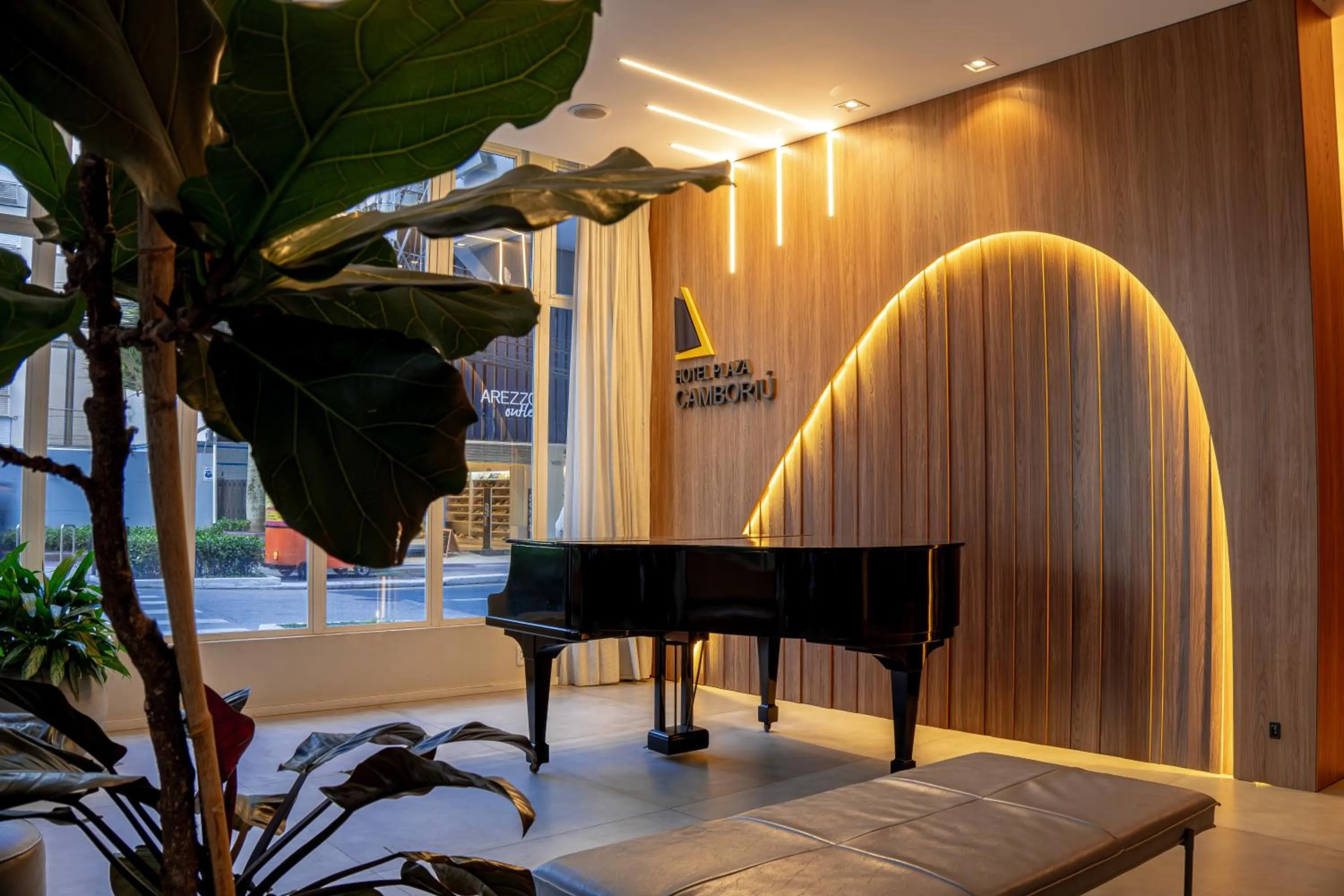 Seating area in Hotel Plaza Camboriú