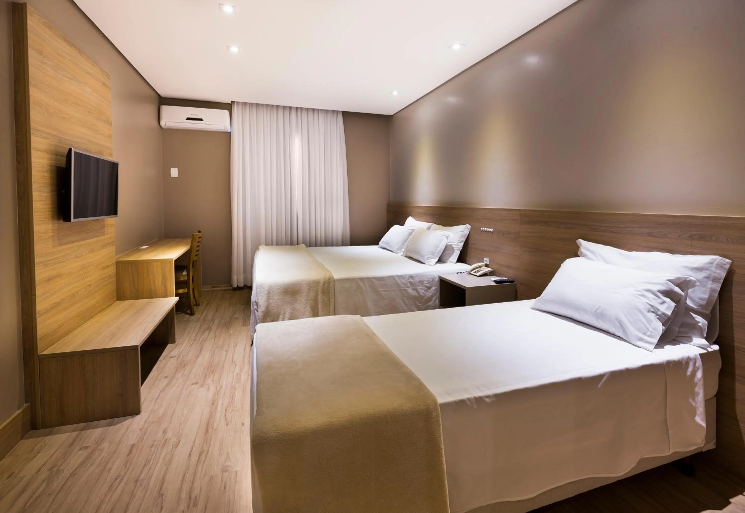 Bed in Hotel Plaza Camboriú