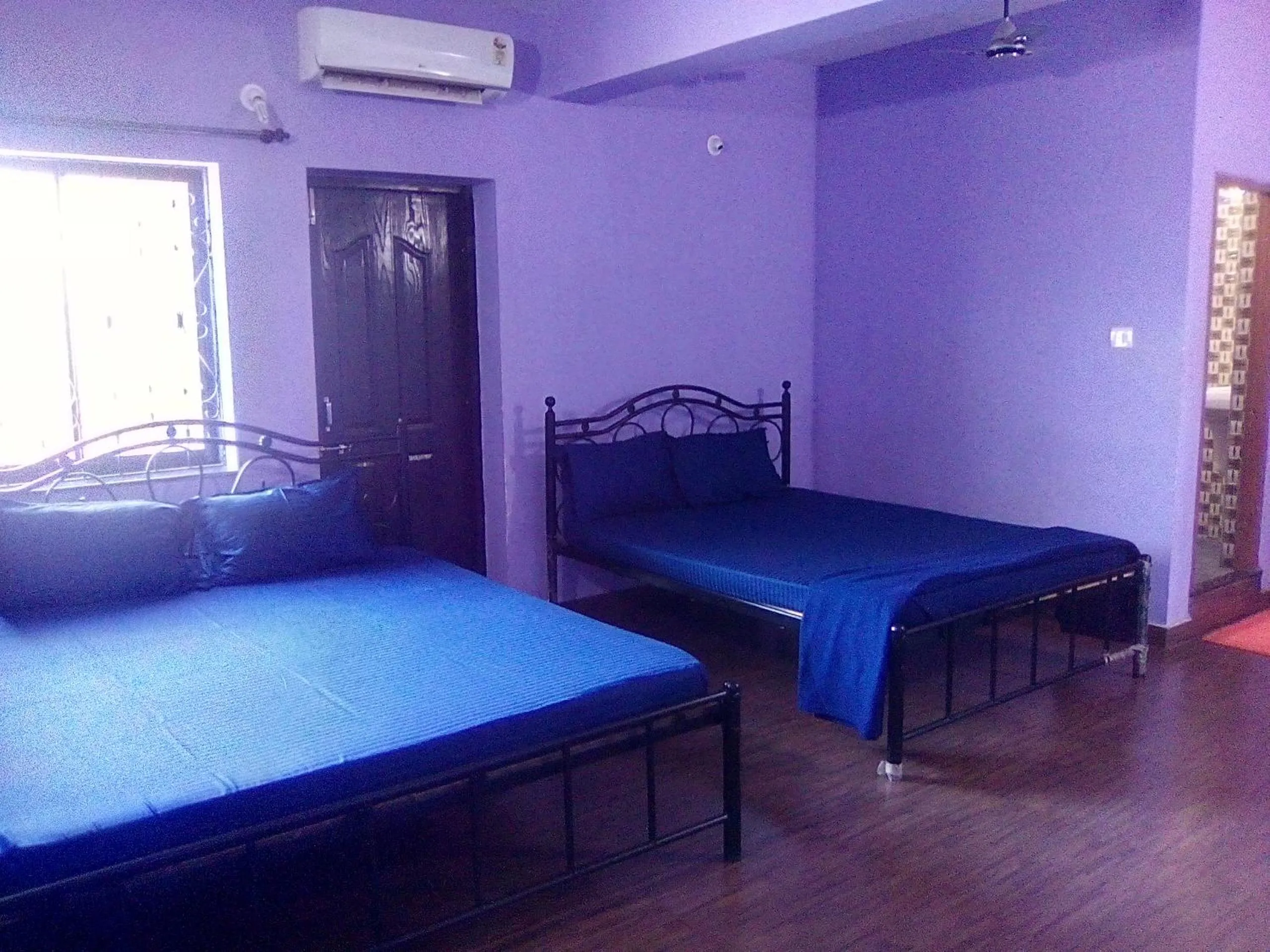 Photo of the whole room, Bed in Vincent's Holiday Home